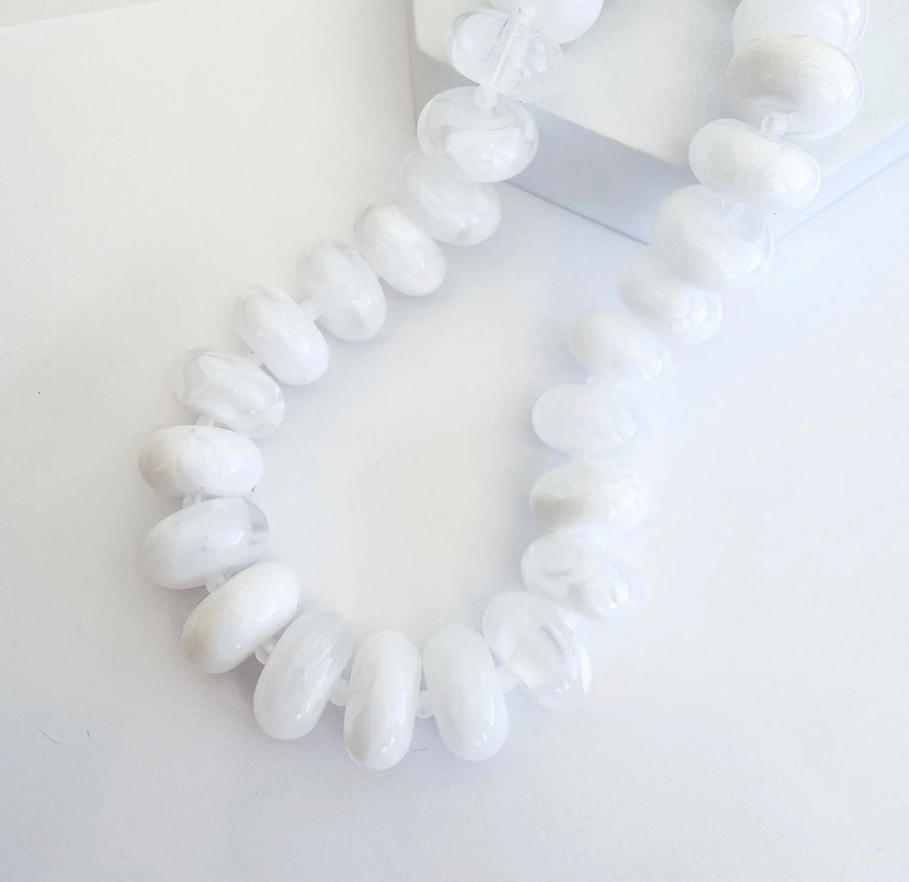 WHITE SUGAR BEADS NECKLACE