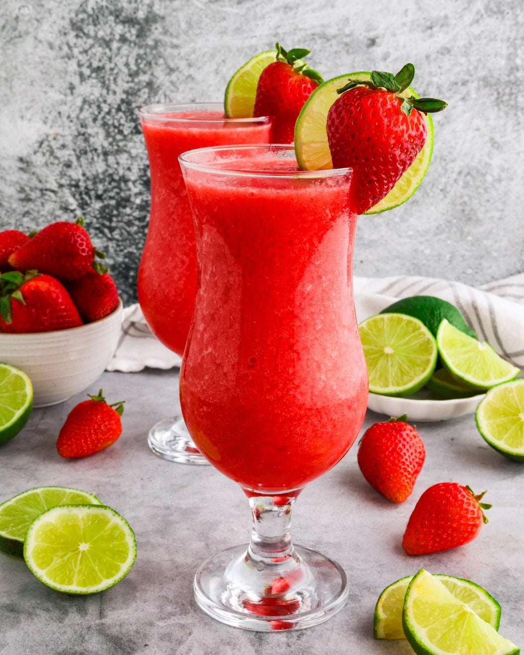 STRAWBERRY DAQUIRI FROZEN COCKTAIL