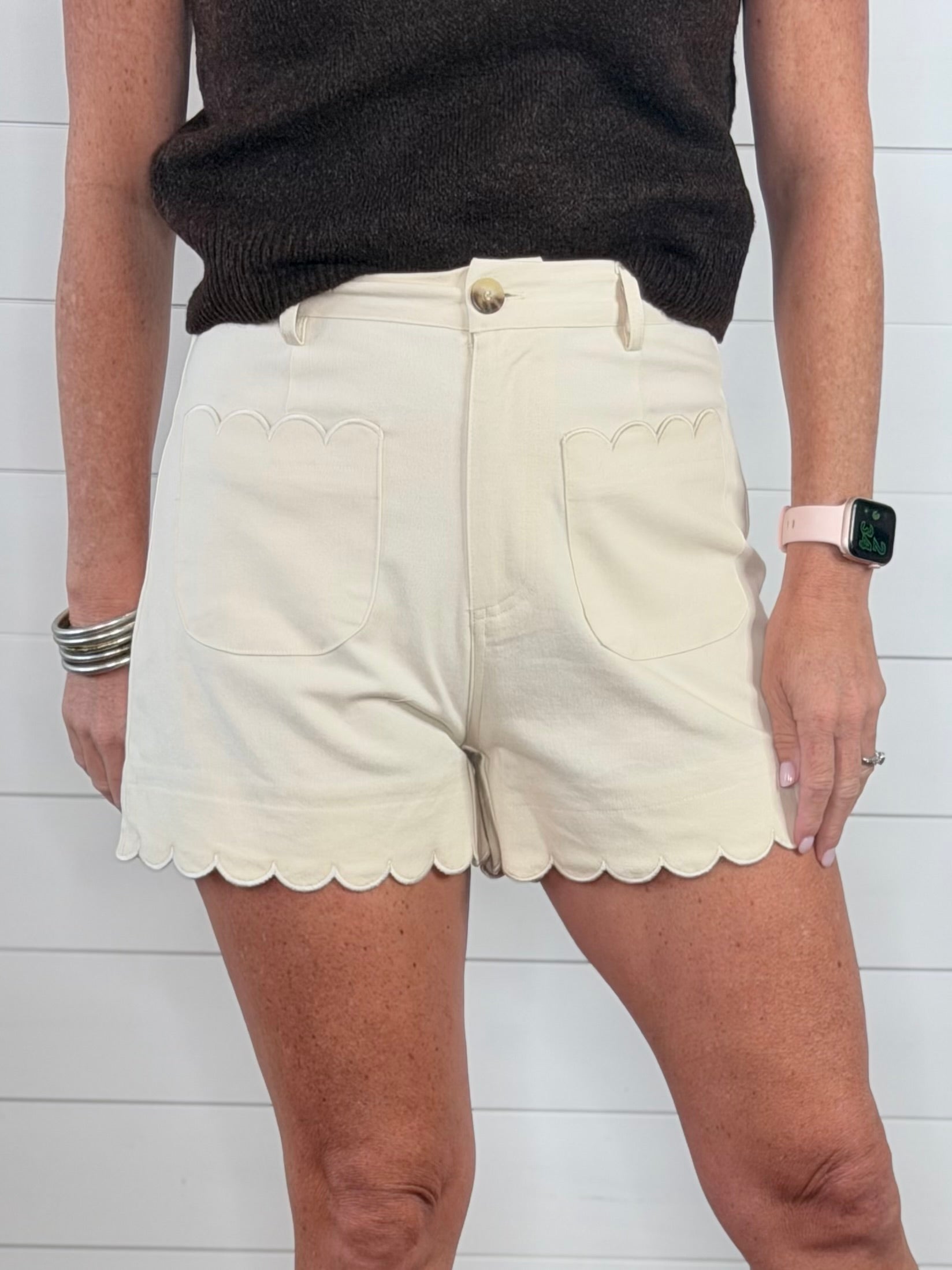 SCALLOPED HEM SHORTS-ECRU