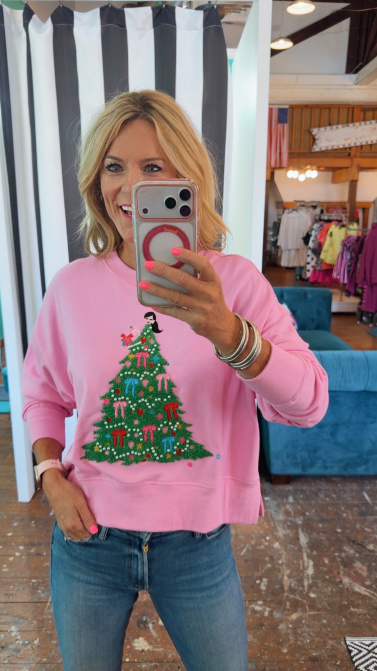 CHRISTMAS TREE LADY RELAXED SWEATSHIRT