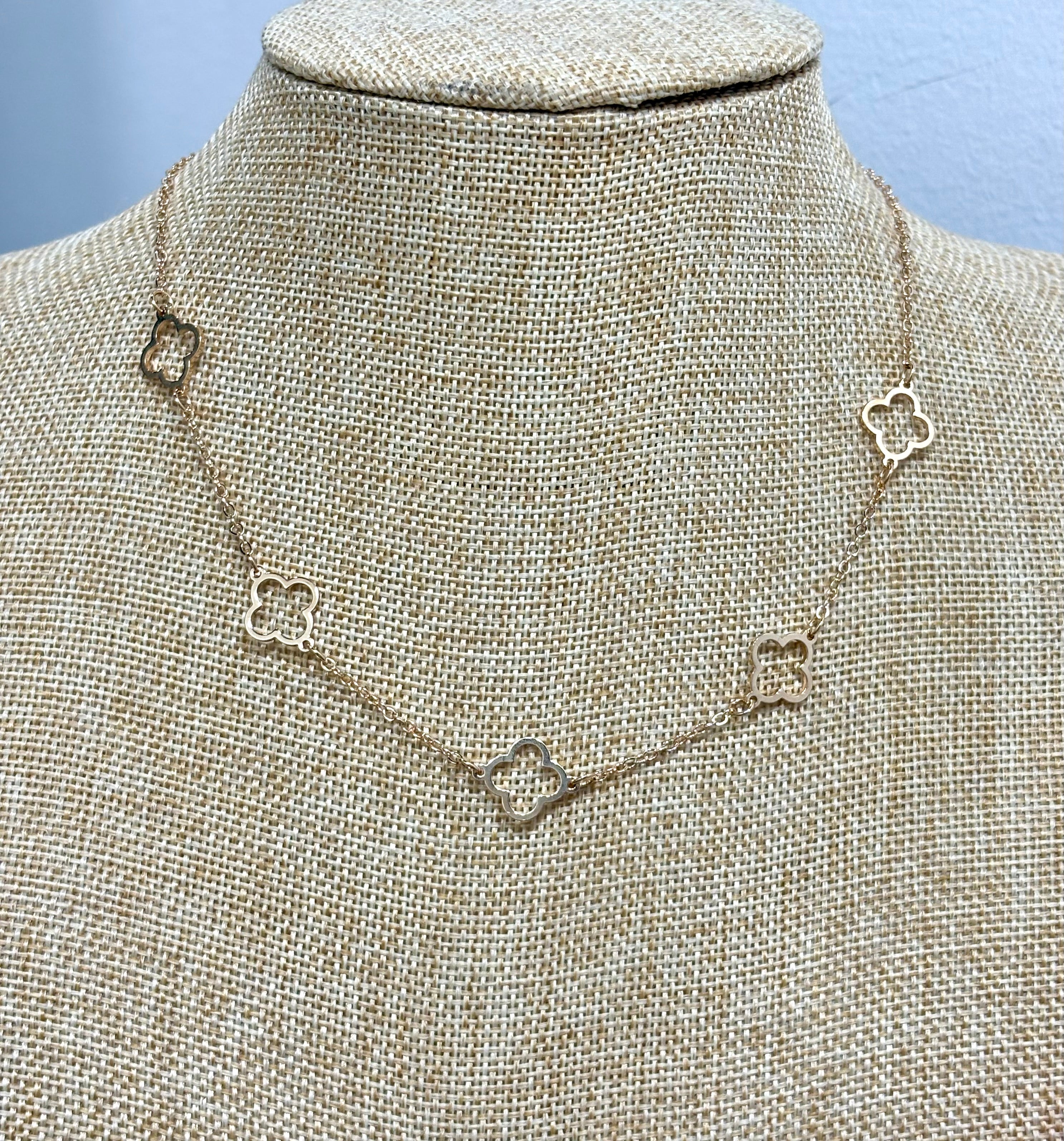 GOLD OPEN CLOVER NECKLACE