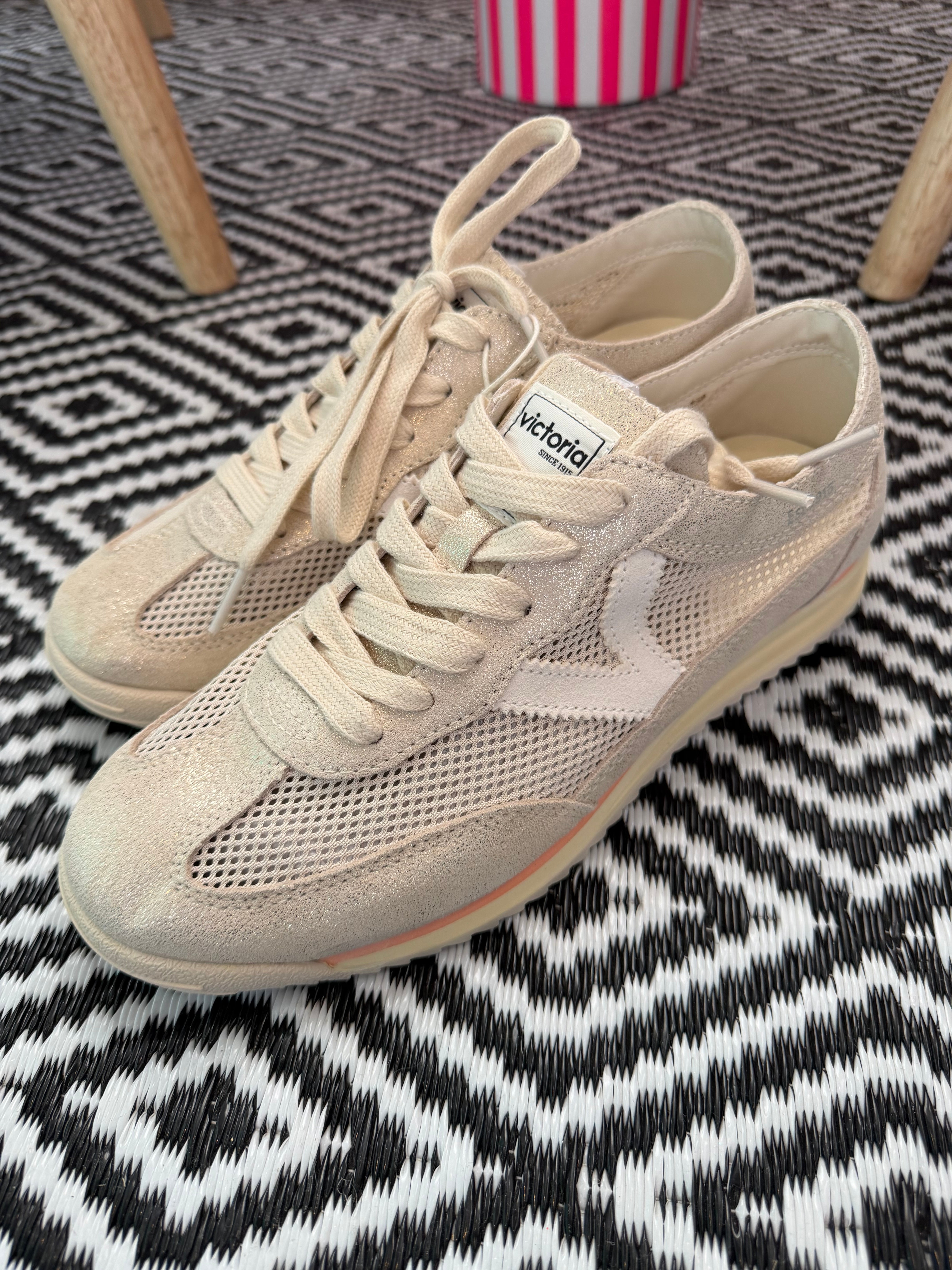 VICTORIA SATURNO-PLATINO