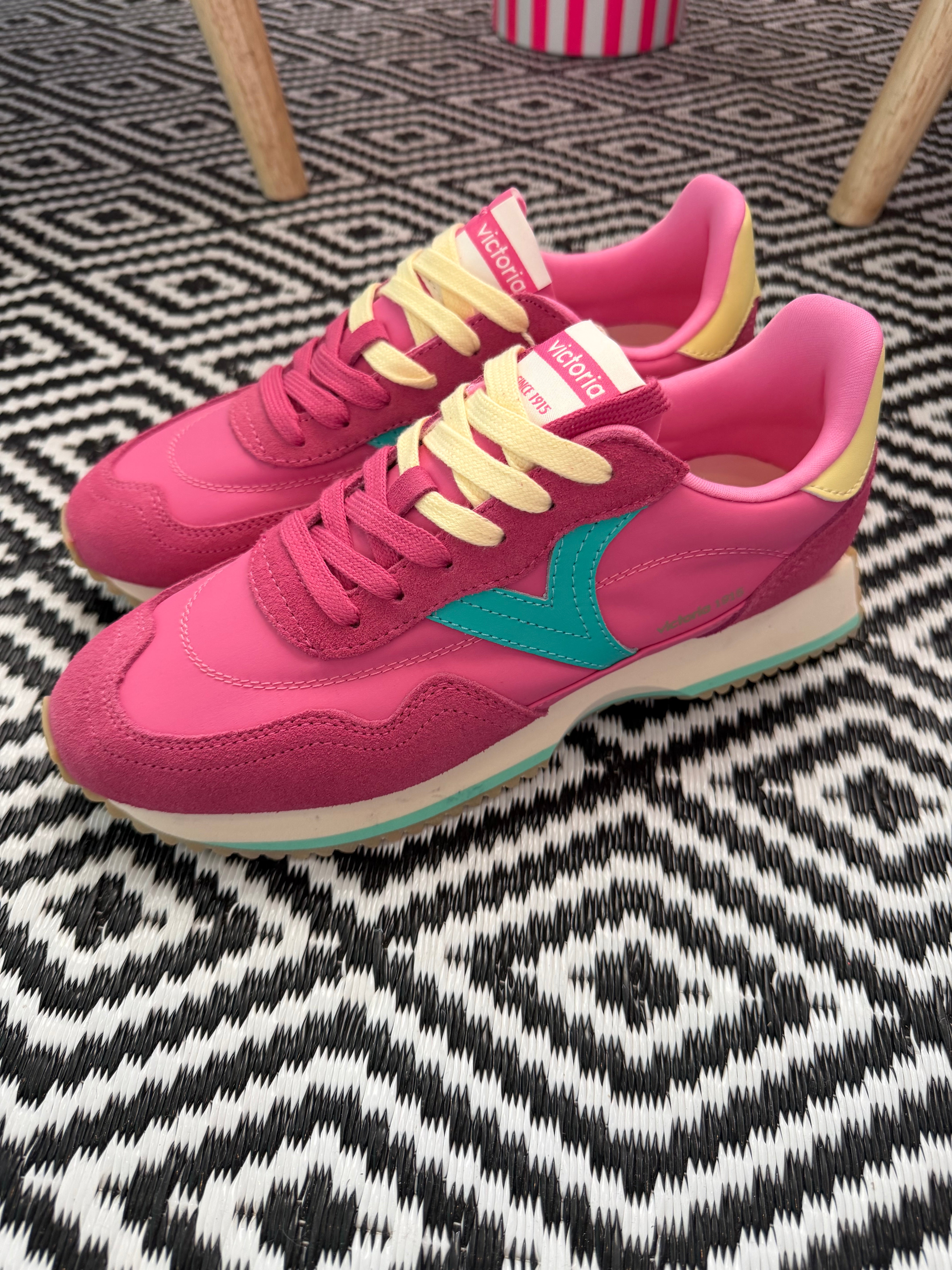 VICTORIA COSMOS-ROSA