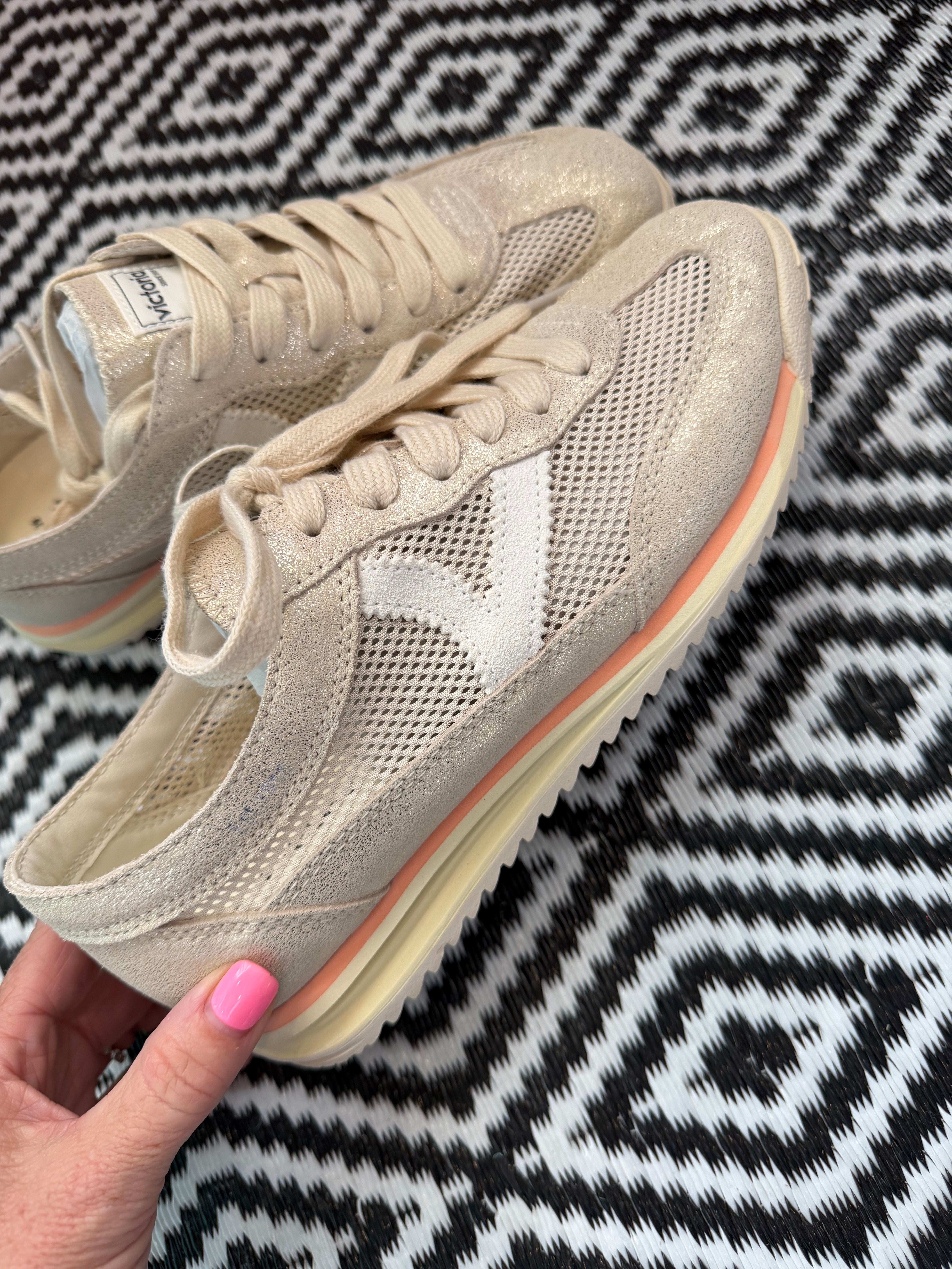 VICTORIA SATURNO-PLATINO