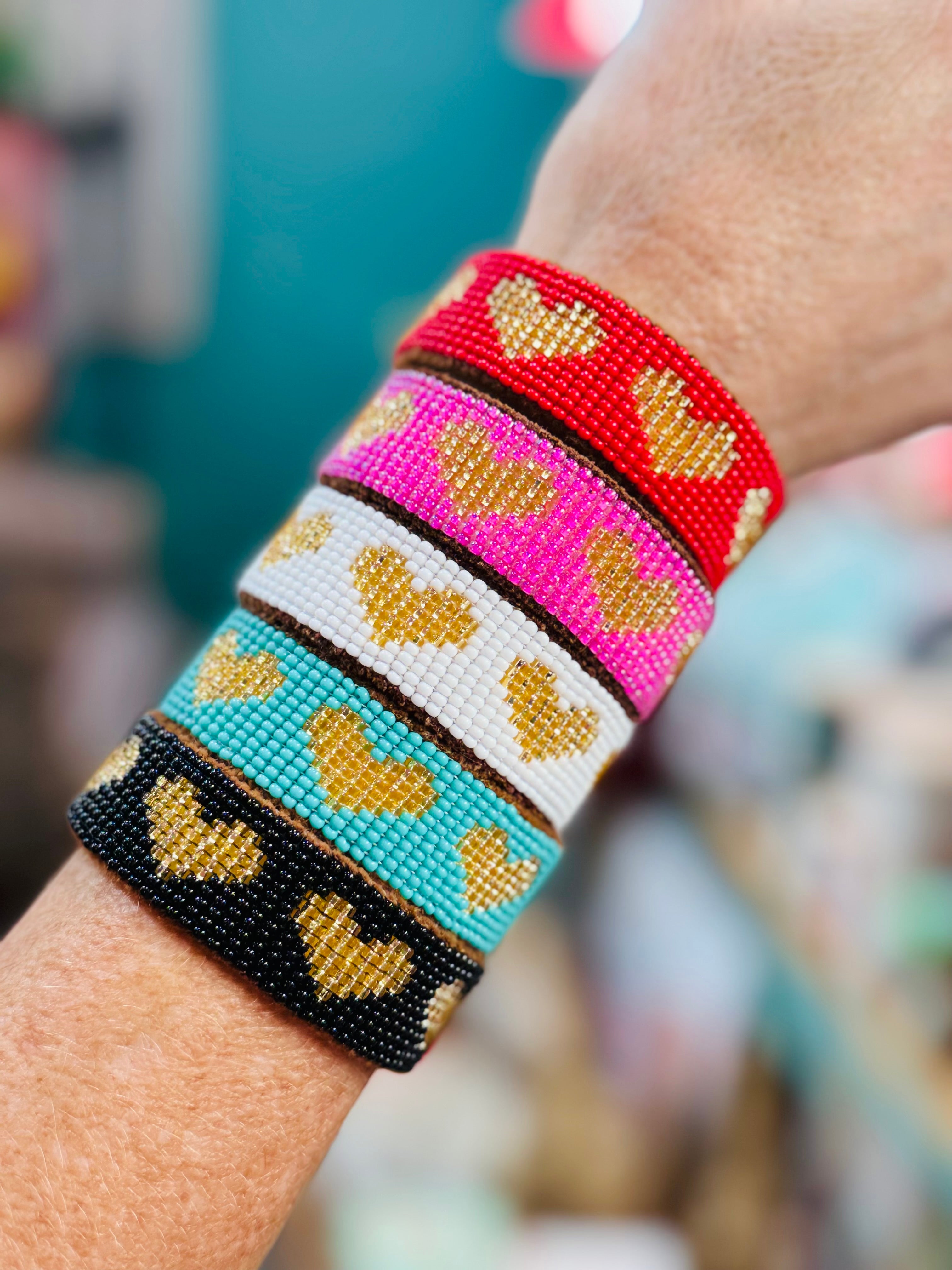 HEART BEADED CUFF-WHITE