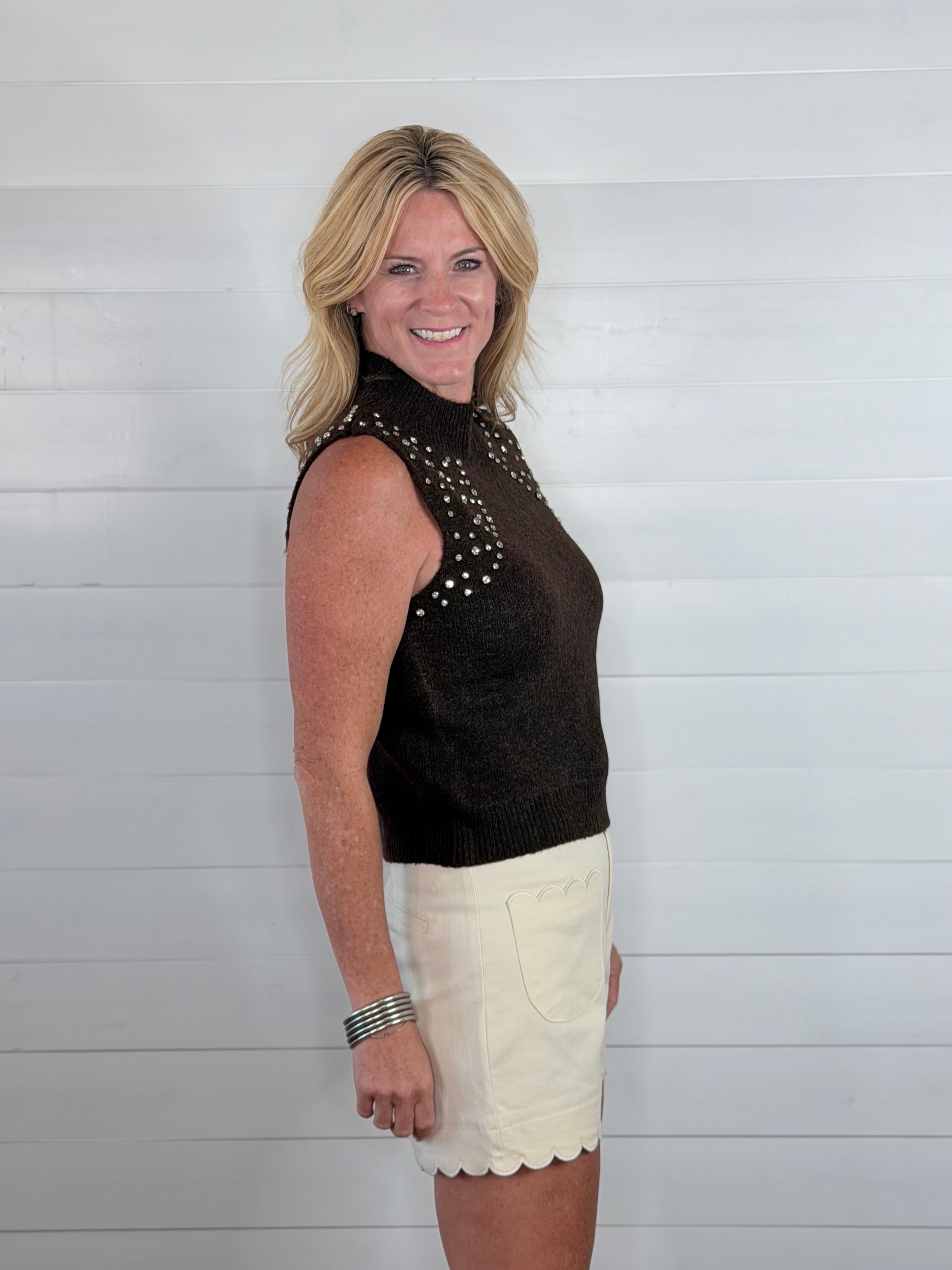 SCALLOPED HEM SHORTS-ECRU