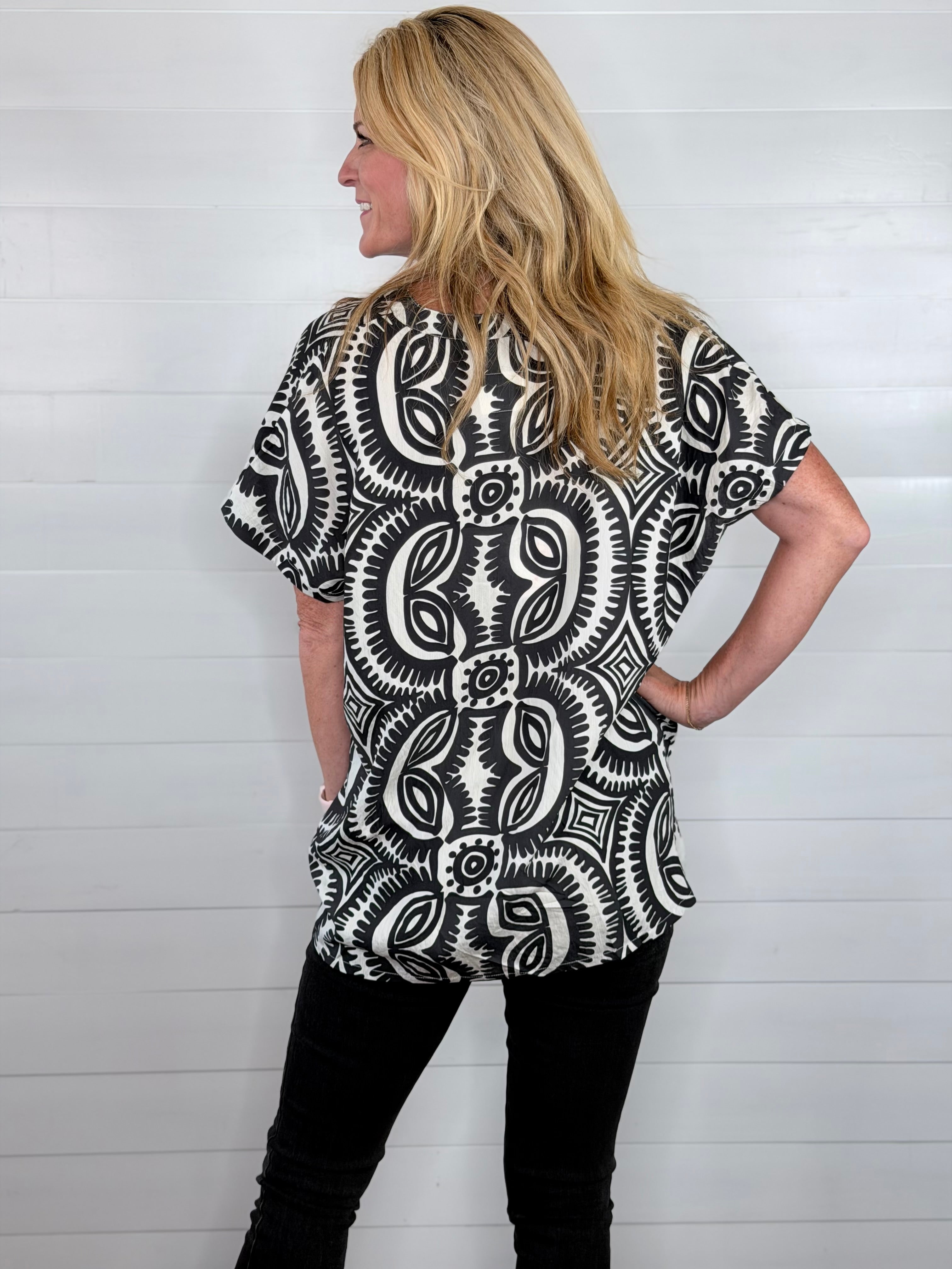 GEOMETRIC PRINTED TOP