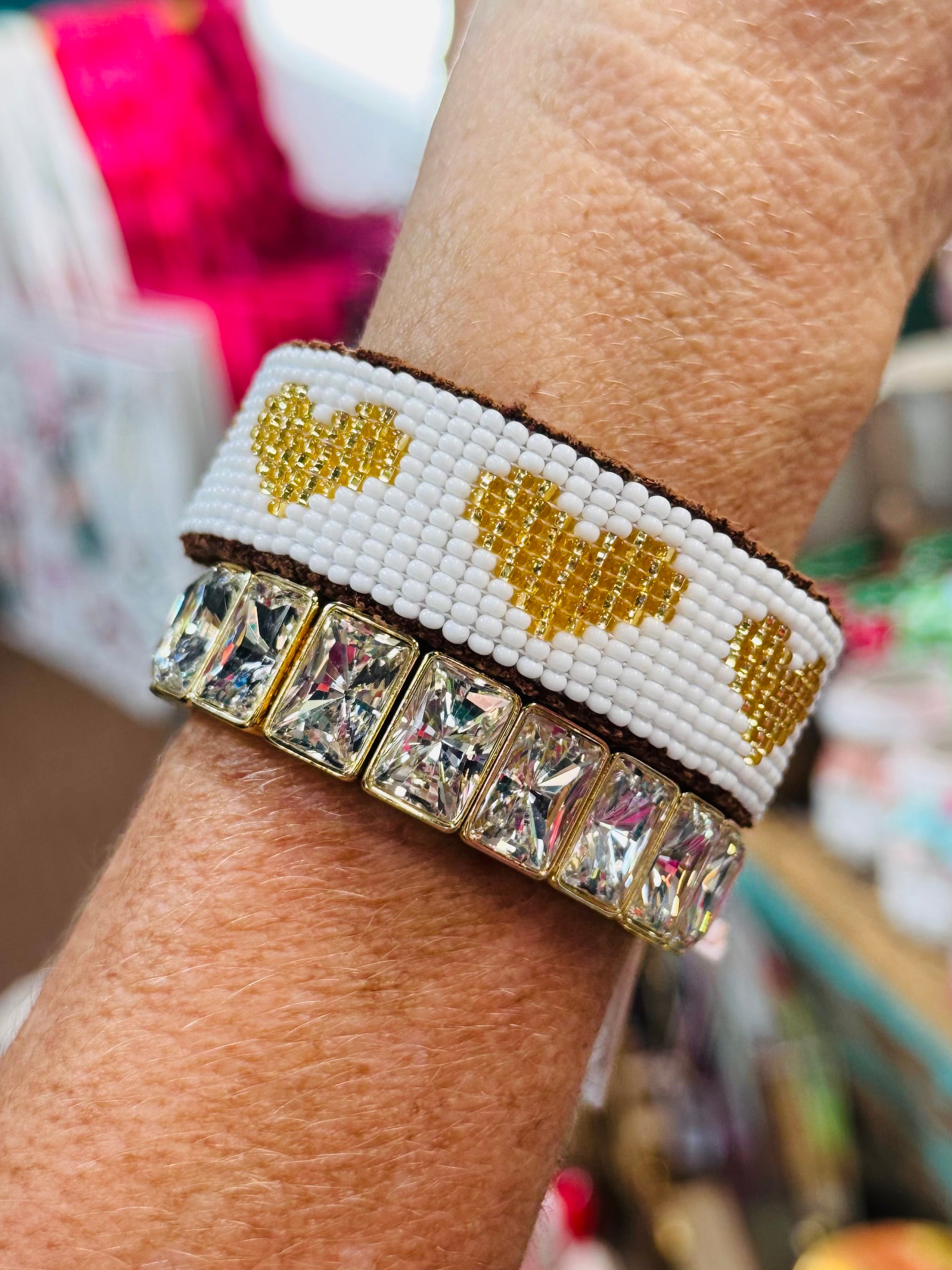 HEART BEADED CUFF-WHITE
