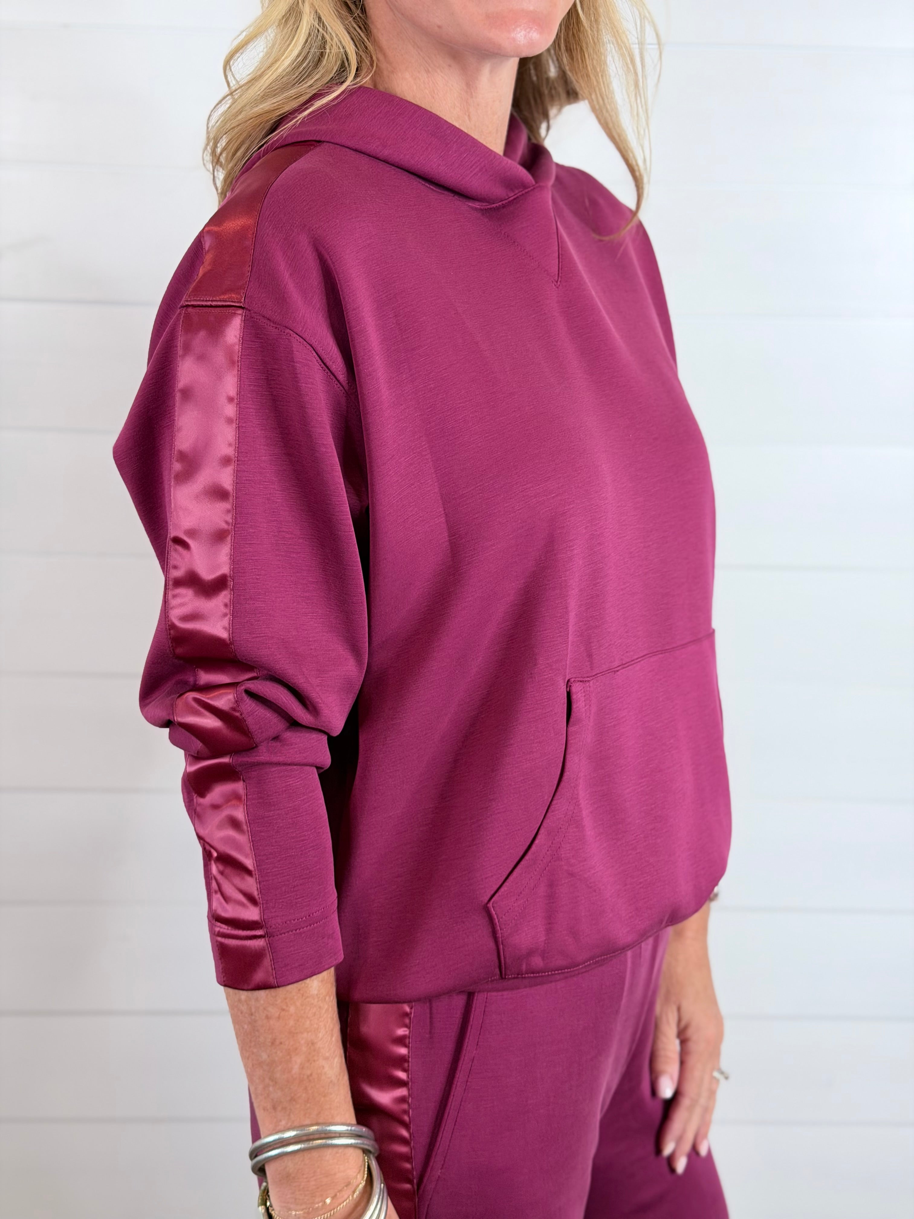 SATIN STRIPE JOGGER-MAROON
