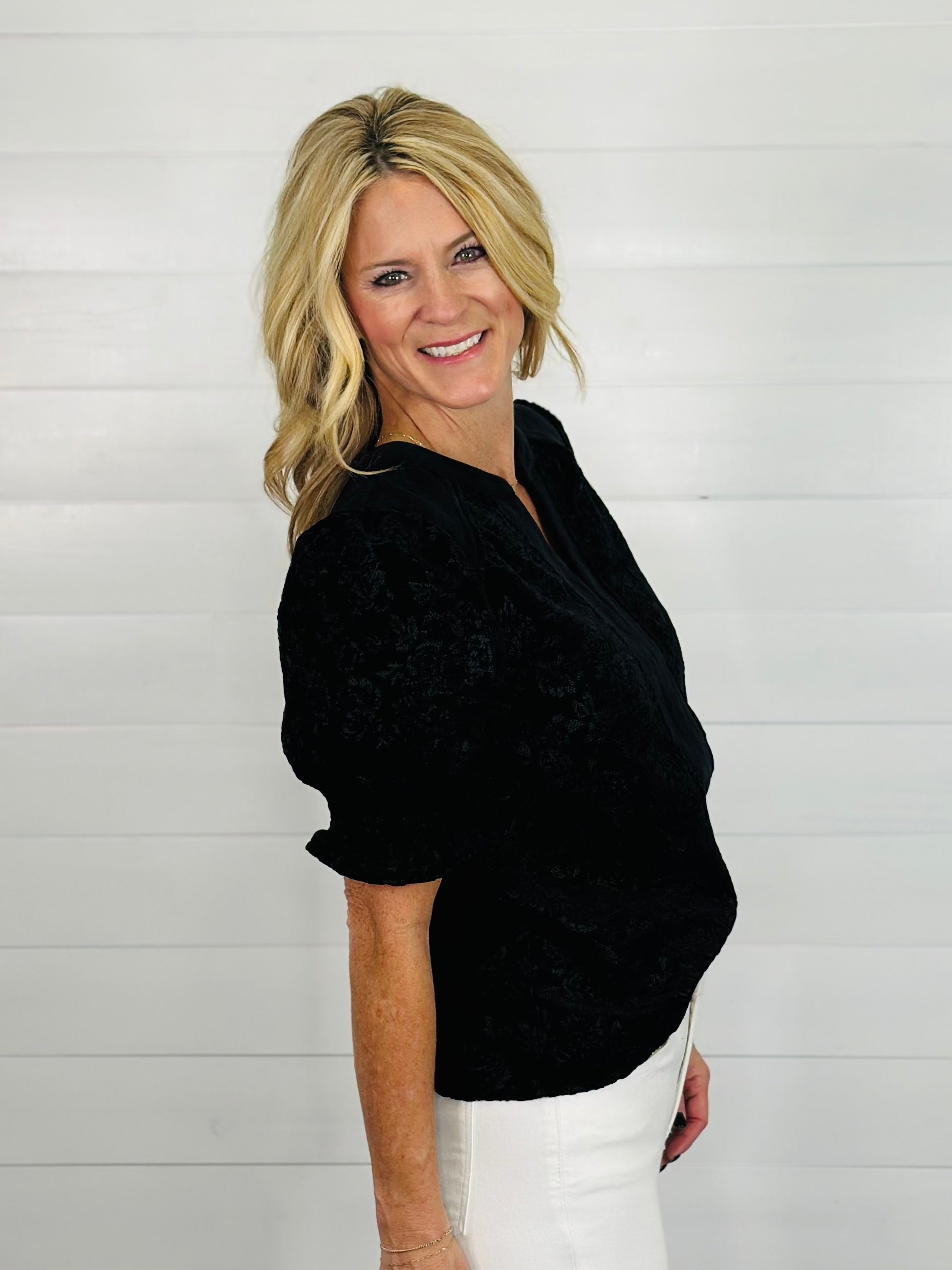 VELVET ROSES TOP-BLACK