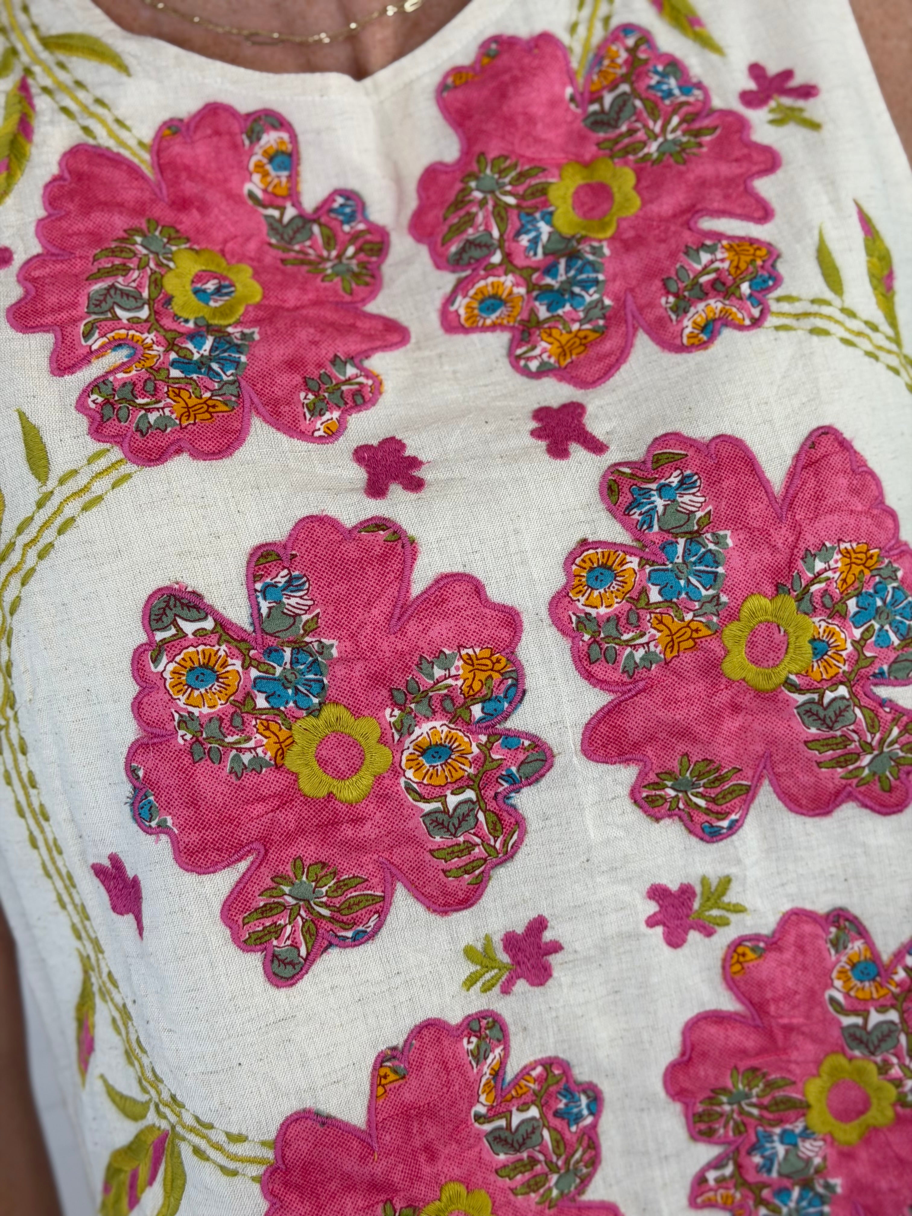 PRETTY PETALS FLORAL TOP
