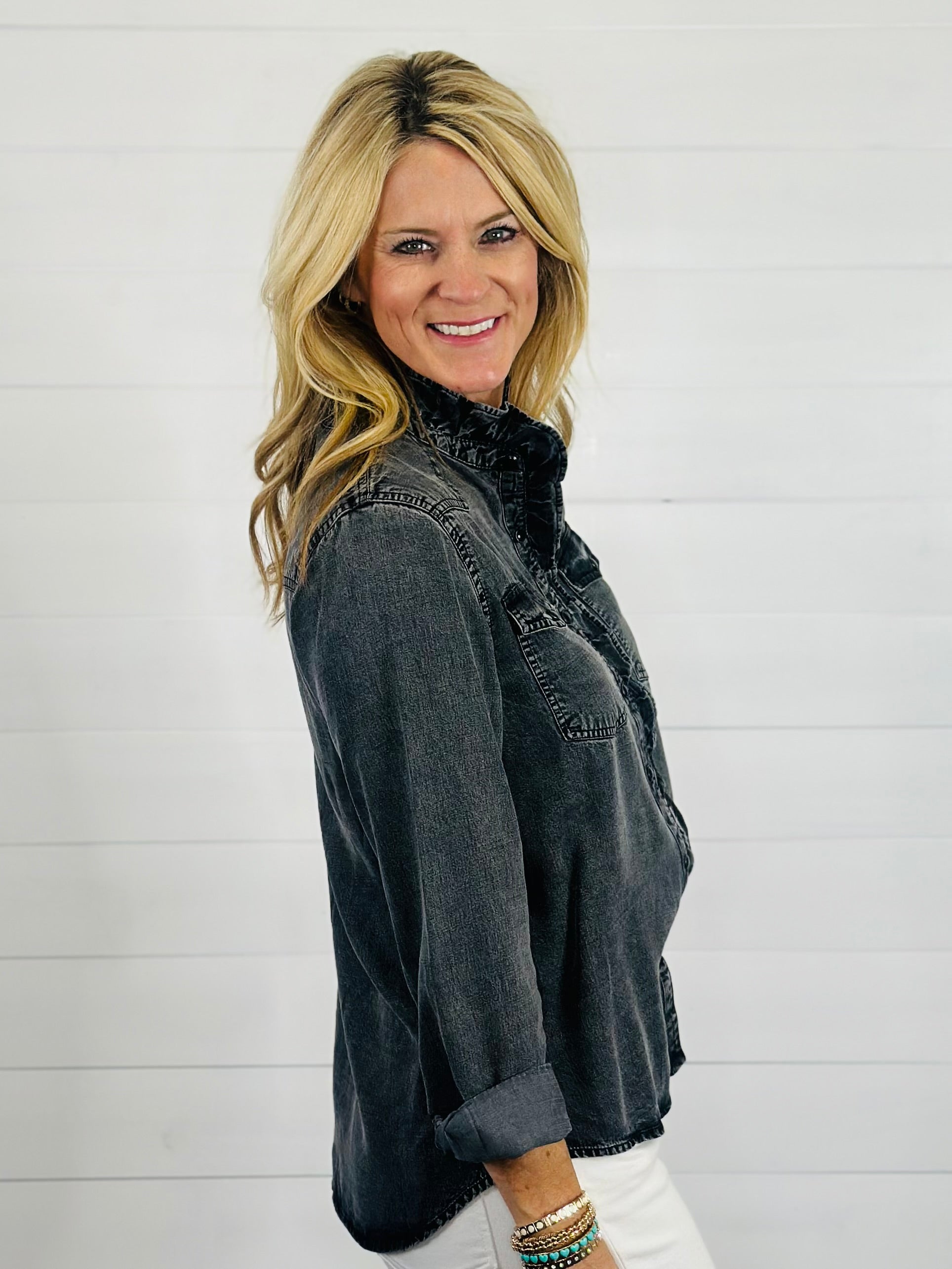 DENIM RUFFLE SNAP SHIRT