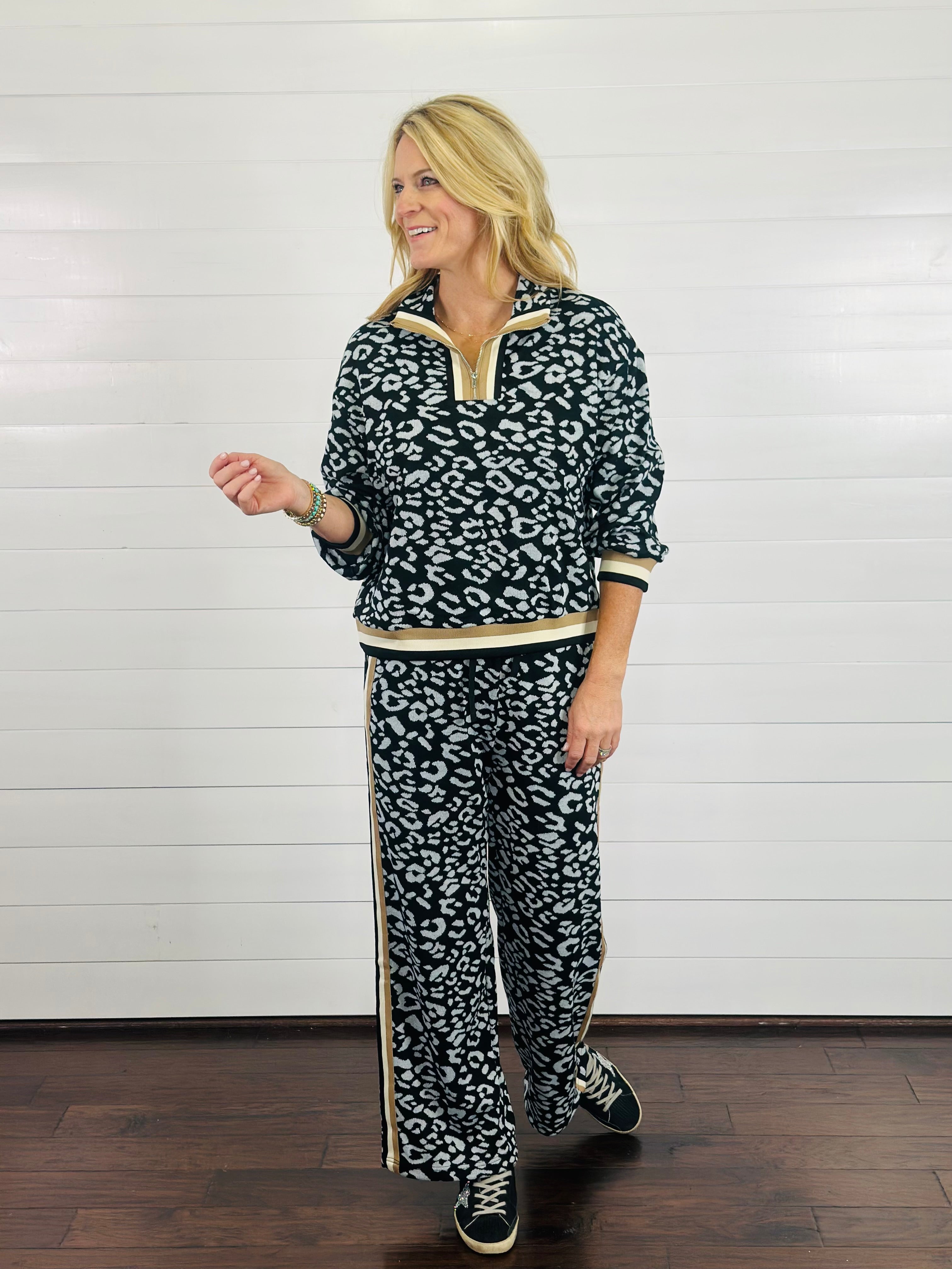 LOUNGING IN LEOPARD TOP-BLACK