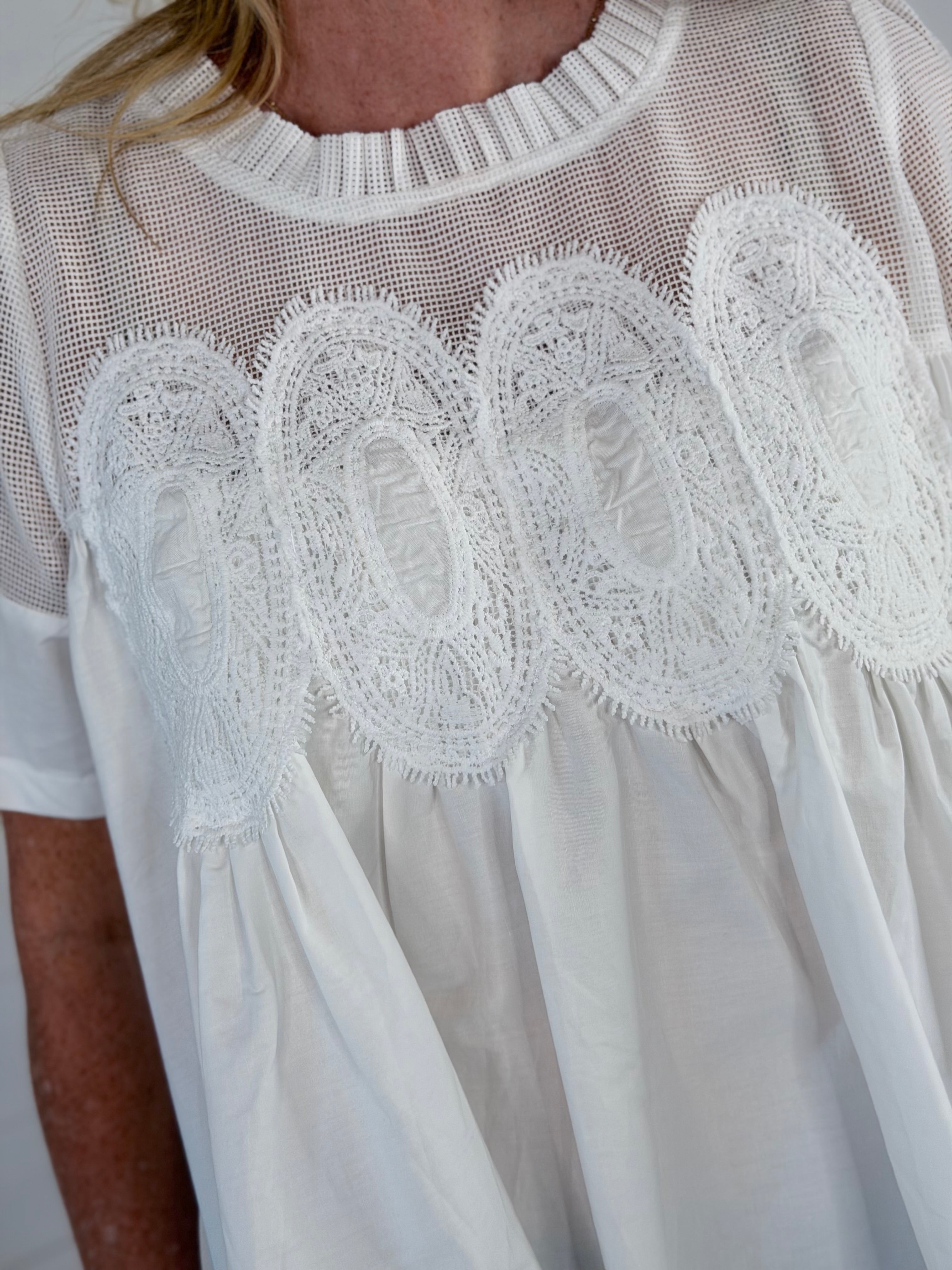 CARLOLINE WHITE TOP