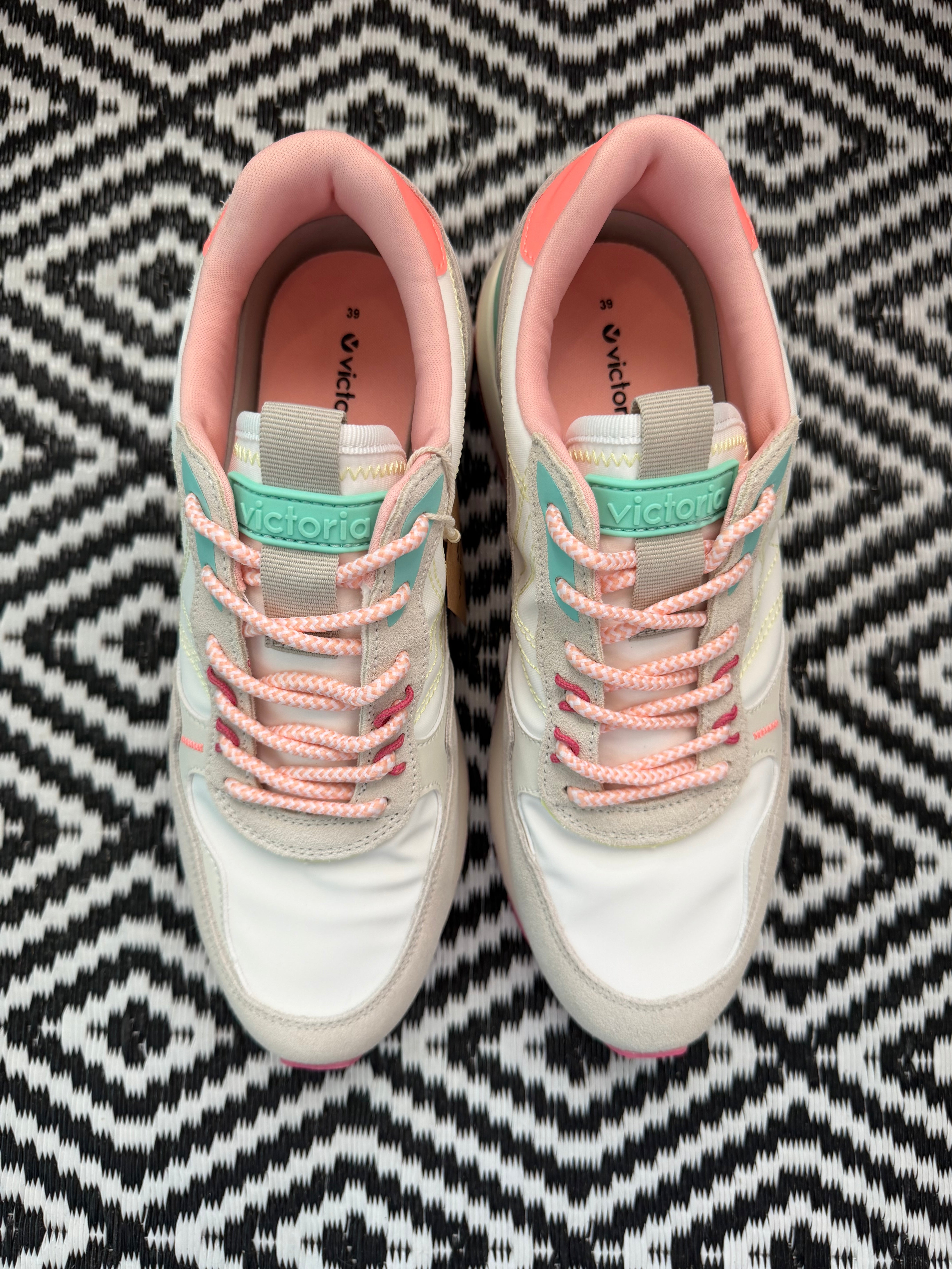 VICTORIA LUNA-BLANCO