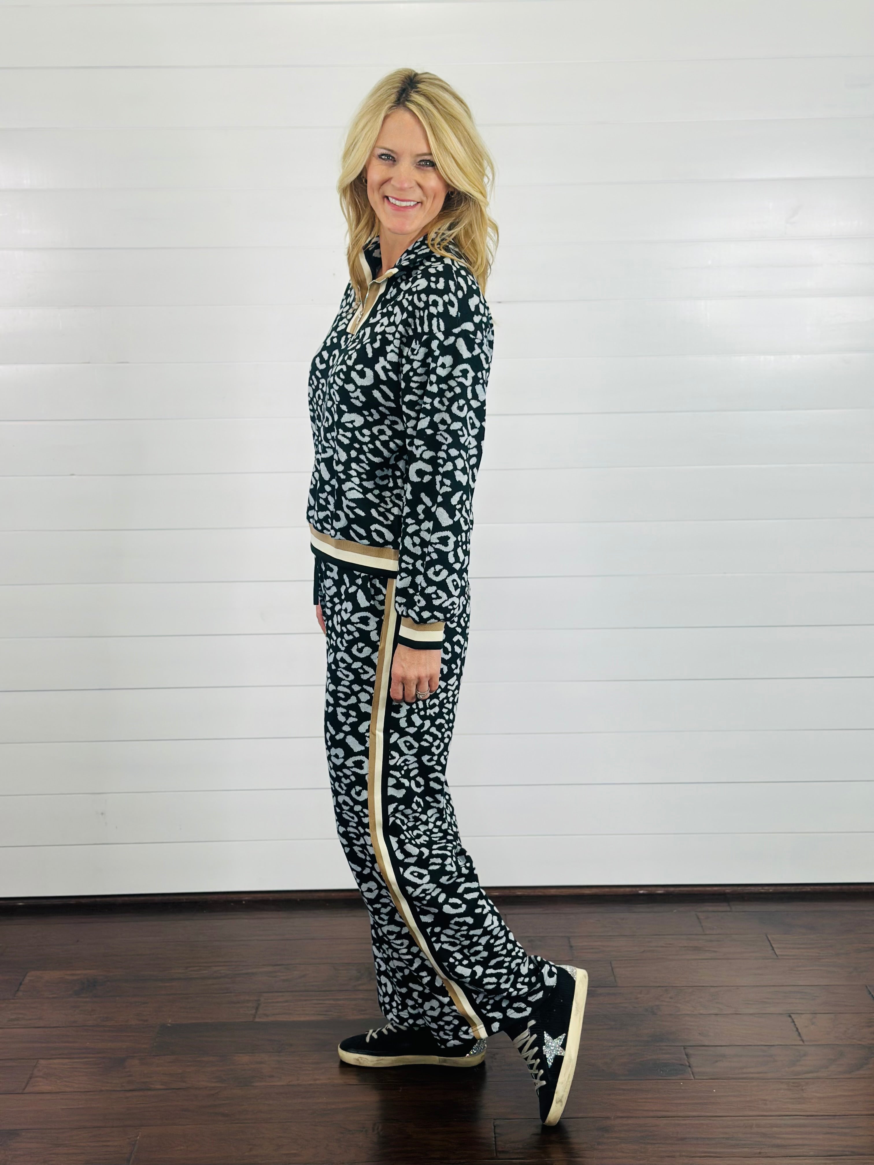 LOUNGING IN LEOPARD TOP-BLACK