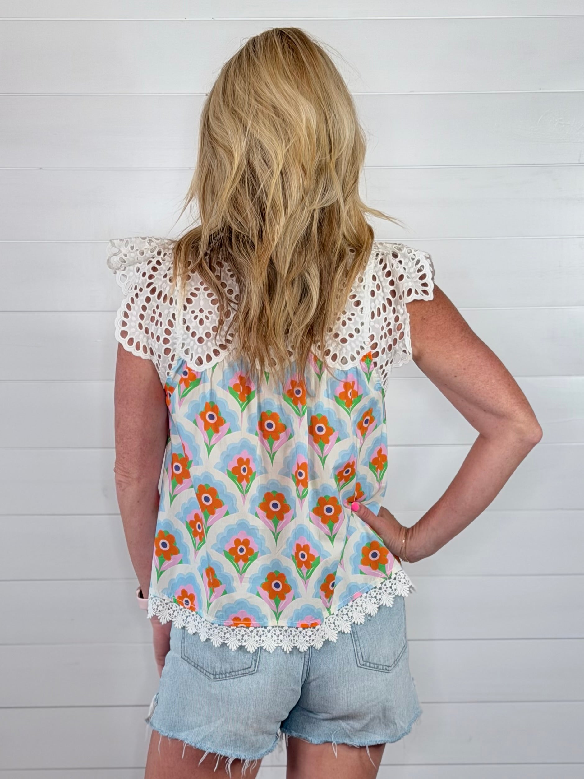EYELET FLORAL TOP-BLUE