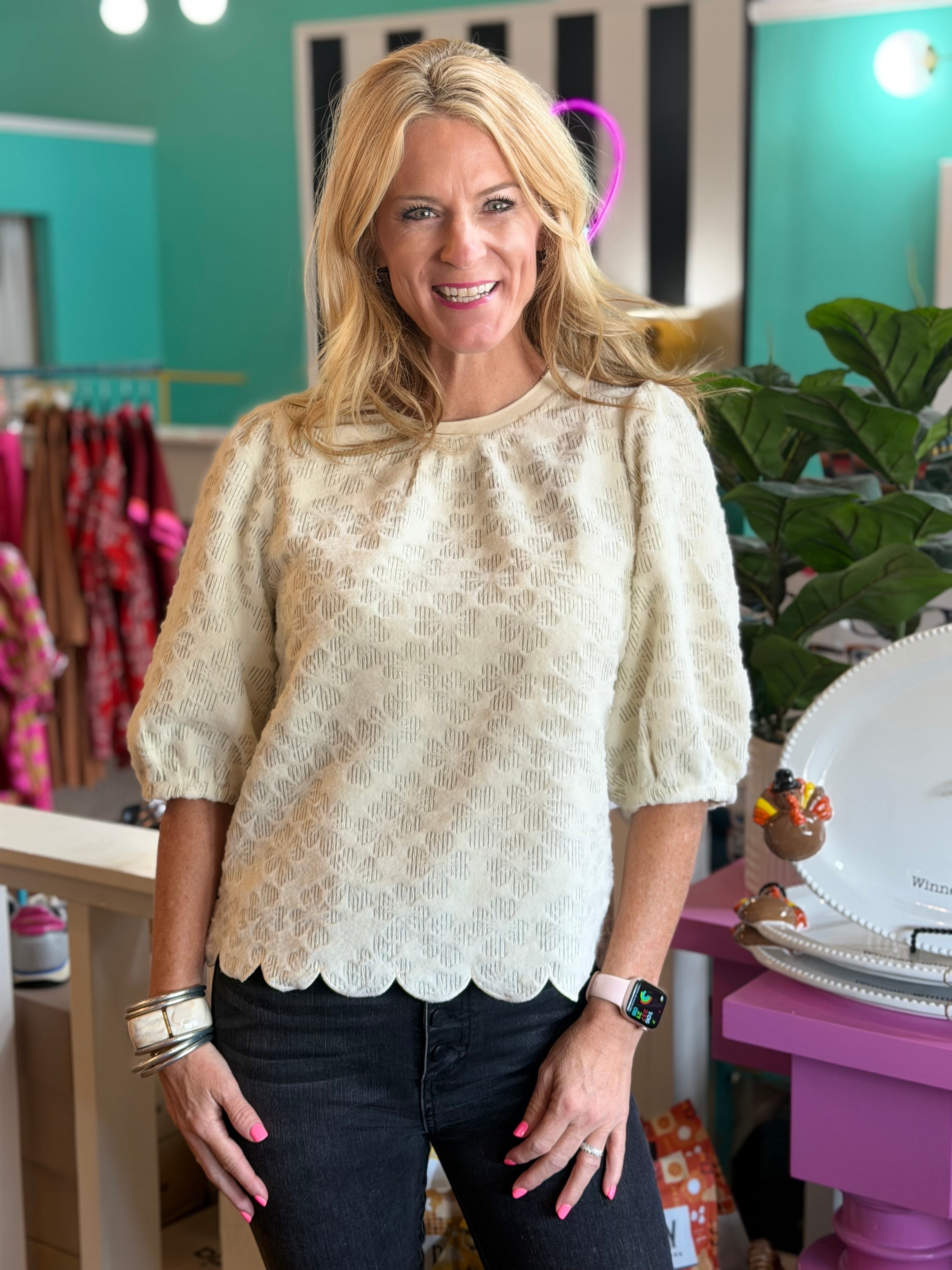 TEXTURED FLORAL TOP