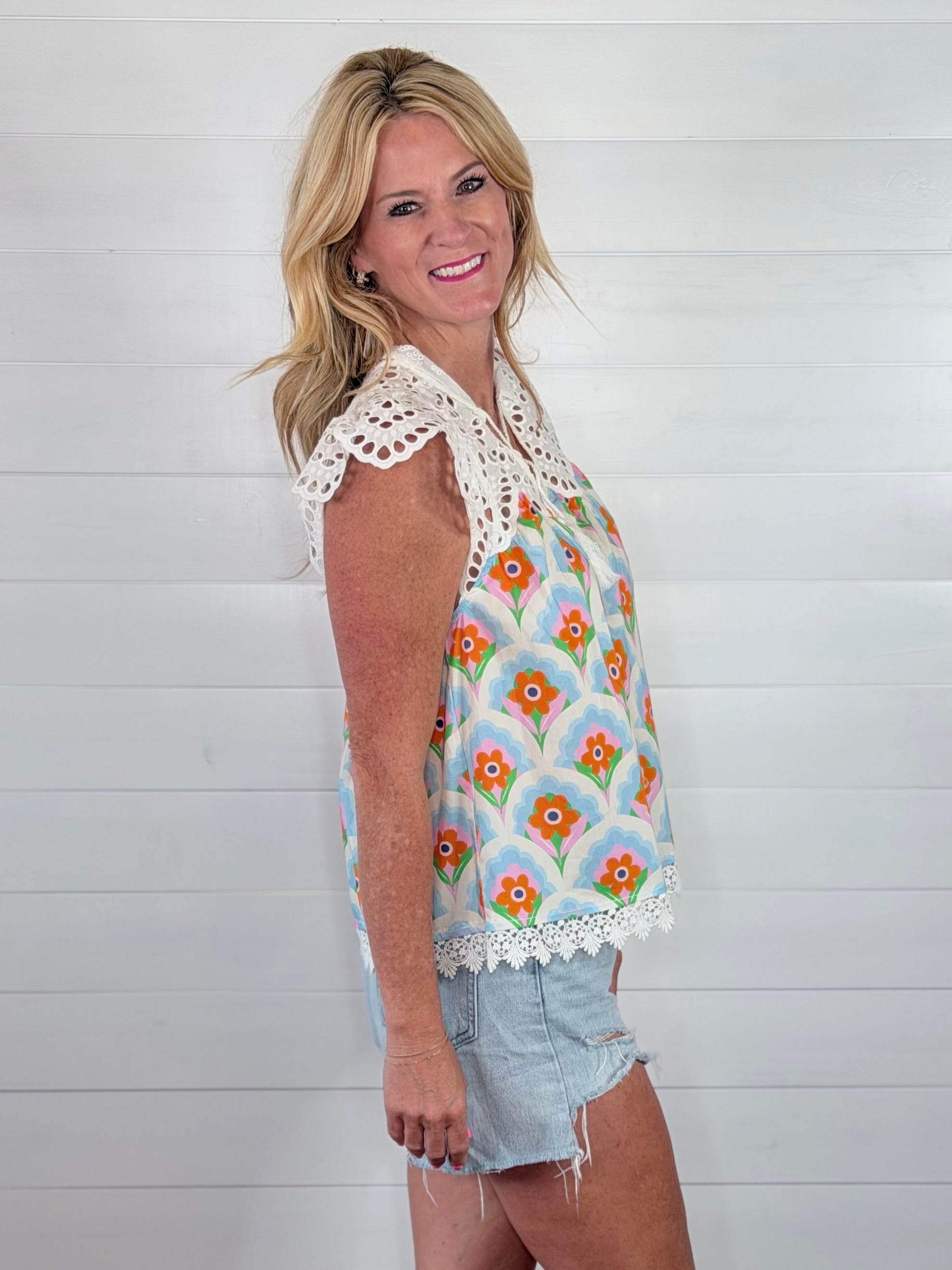 EYELET FLORAL TOP-BLUE