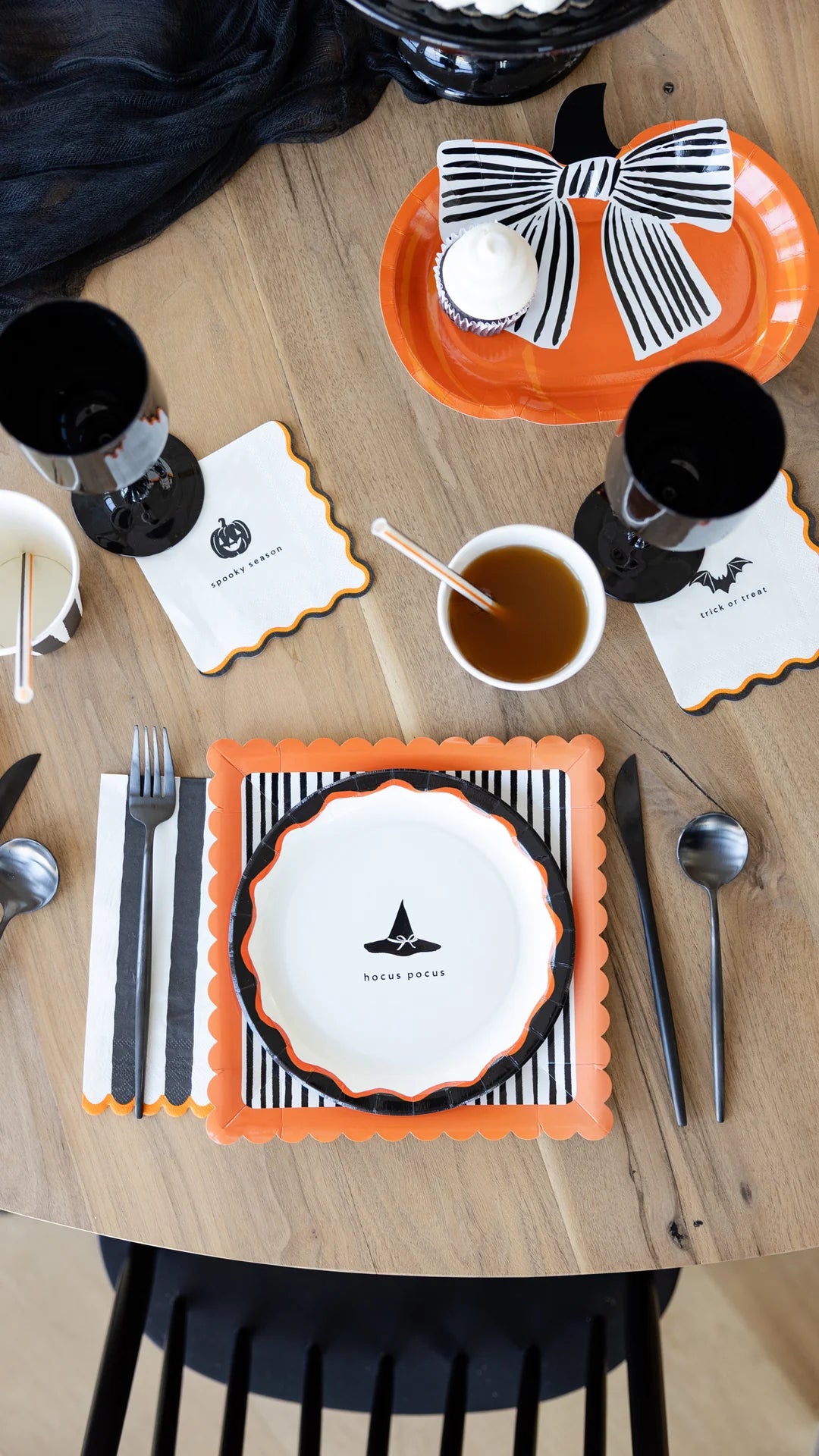 BOW PUMPKIN PLATES