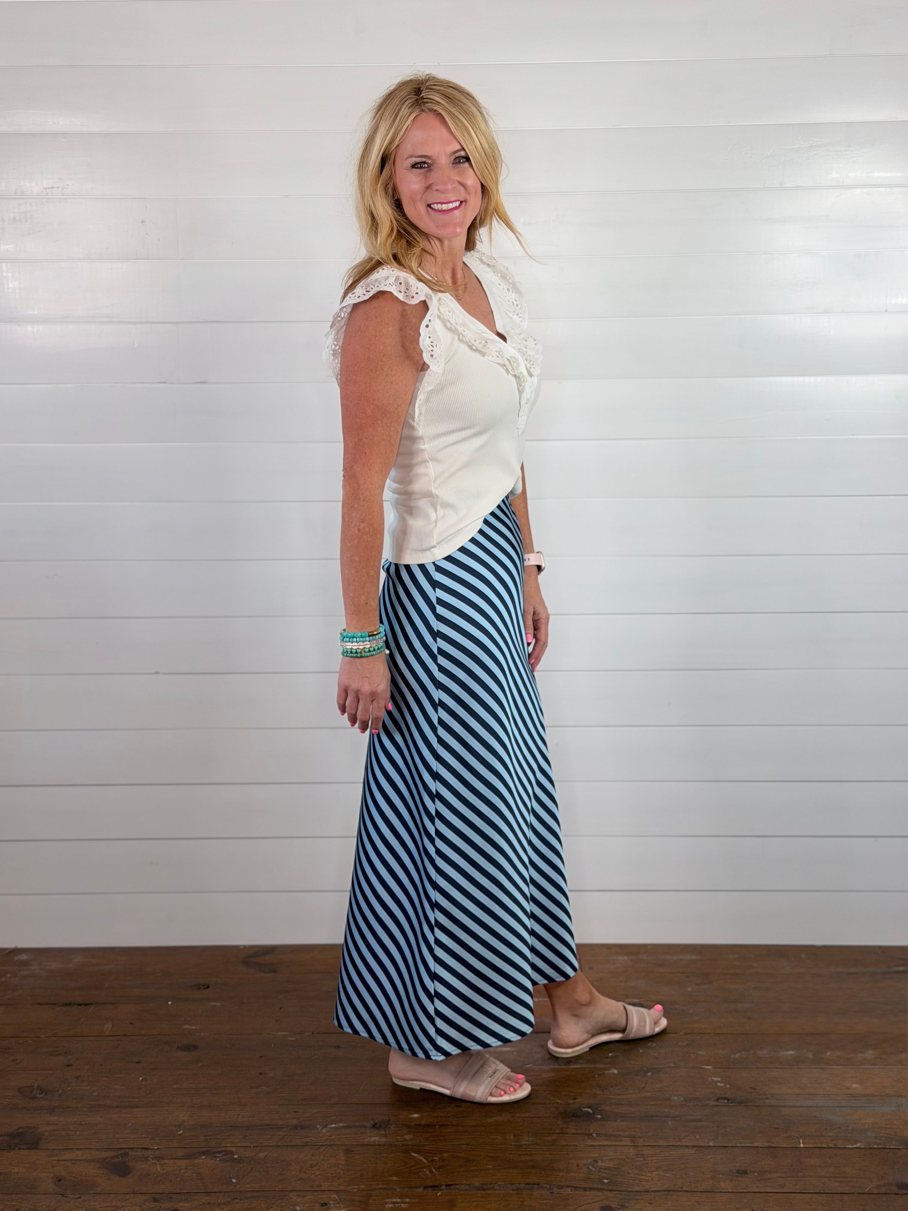 SUMMER EYELET TOP