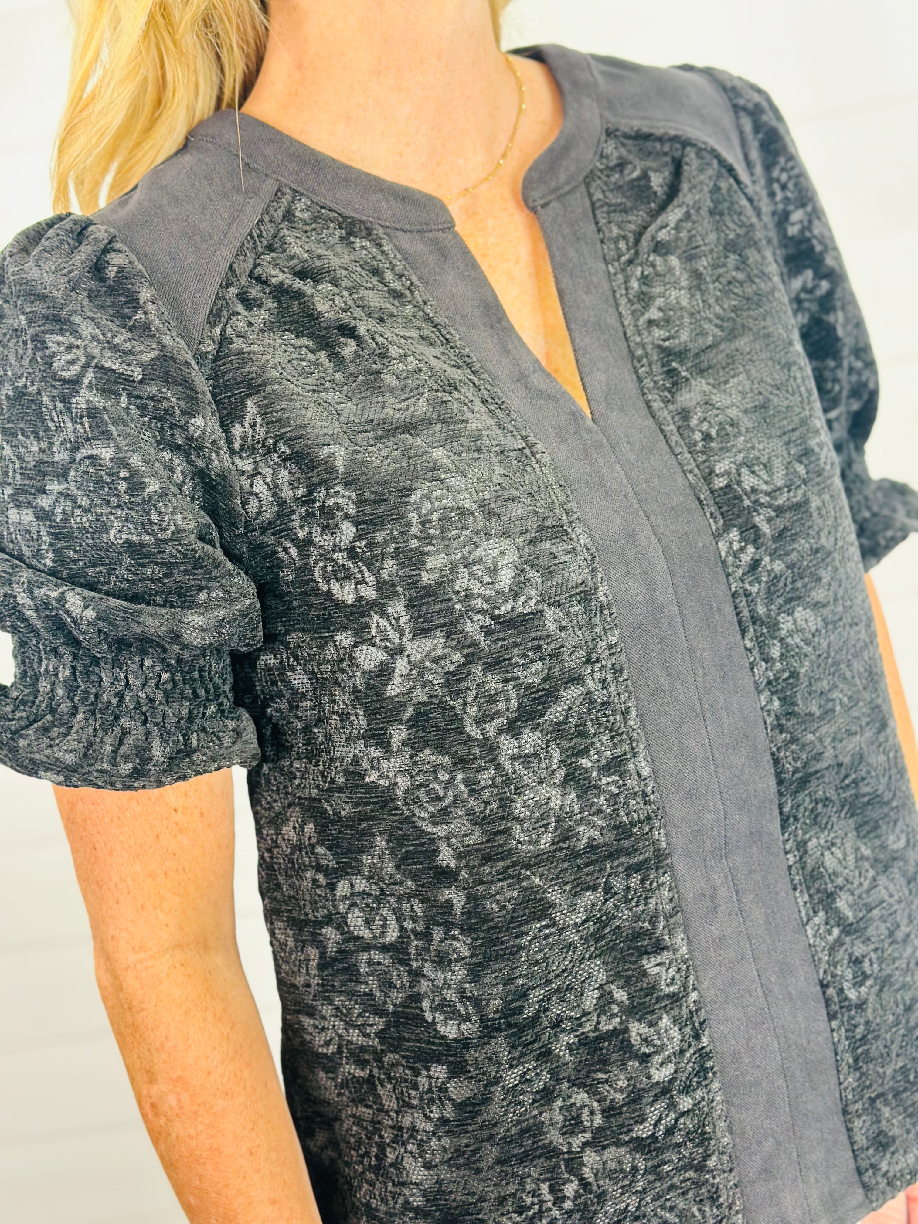 VELVET ROSES TOP-BLACK