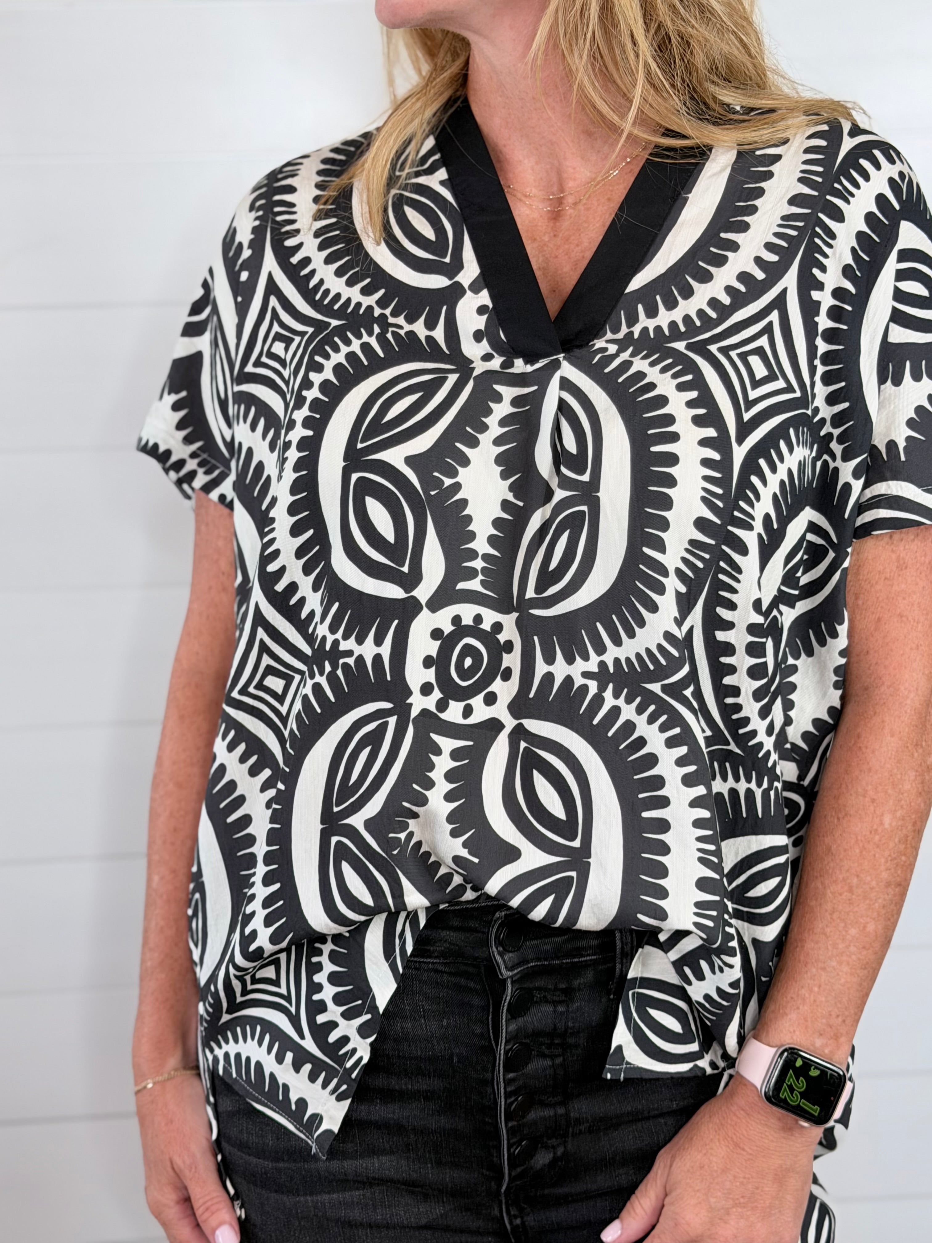 GEOMETRIC PRINTED TOP