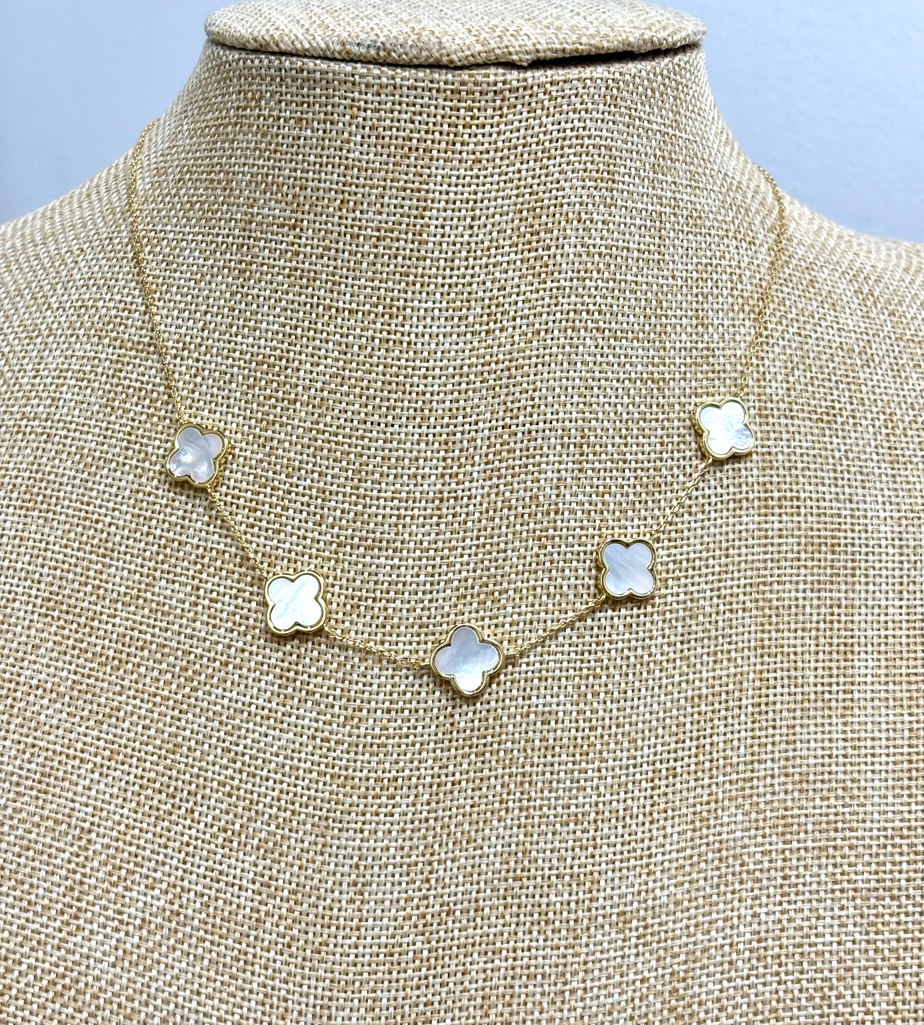 MOTHER OF PEARL CLOVER NECKLACE-GOLD