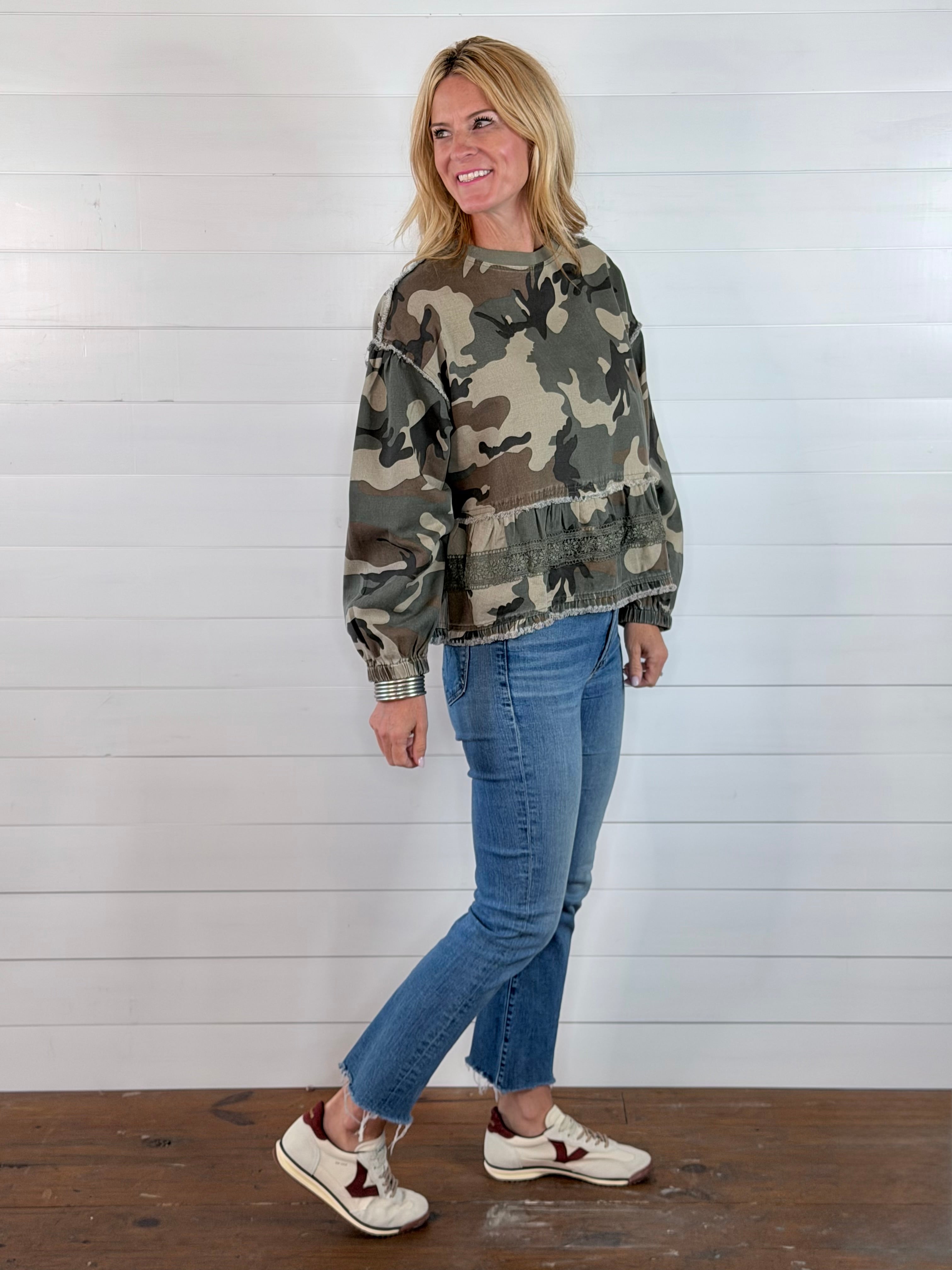 CAMO & LACE TOP