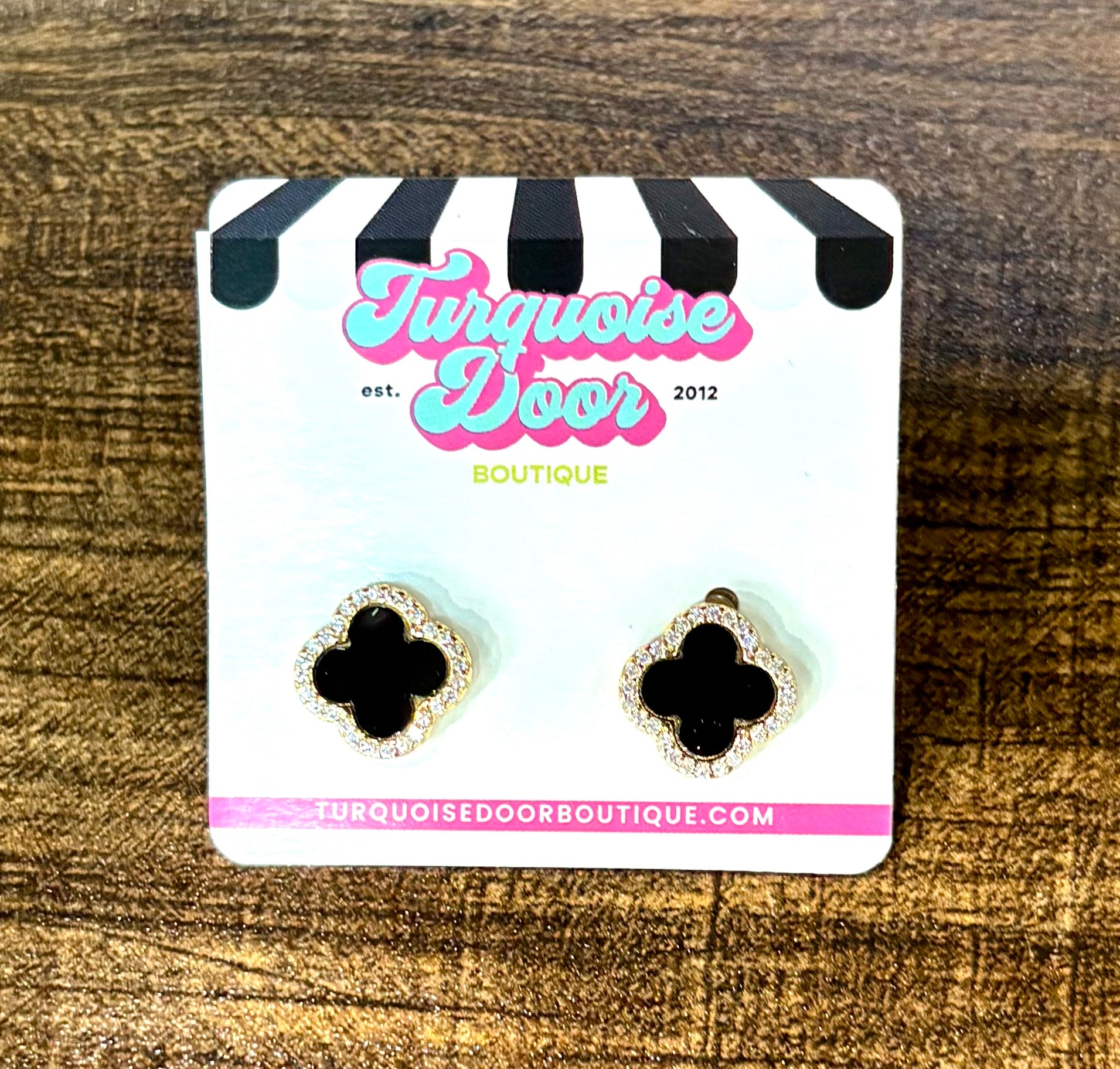 SPARKLING CLOVER STUDS BLACK-GOLD