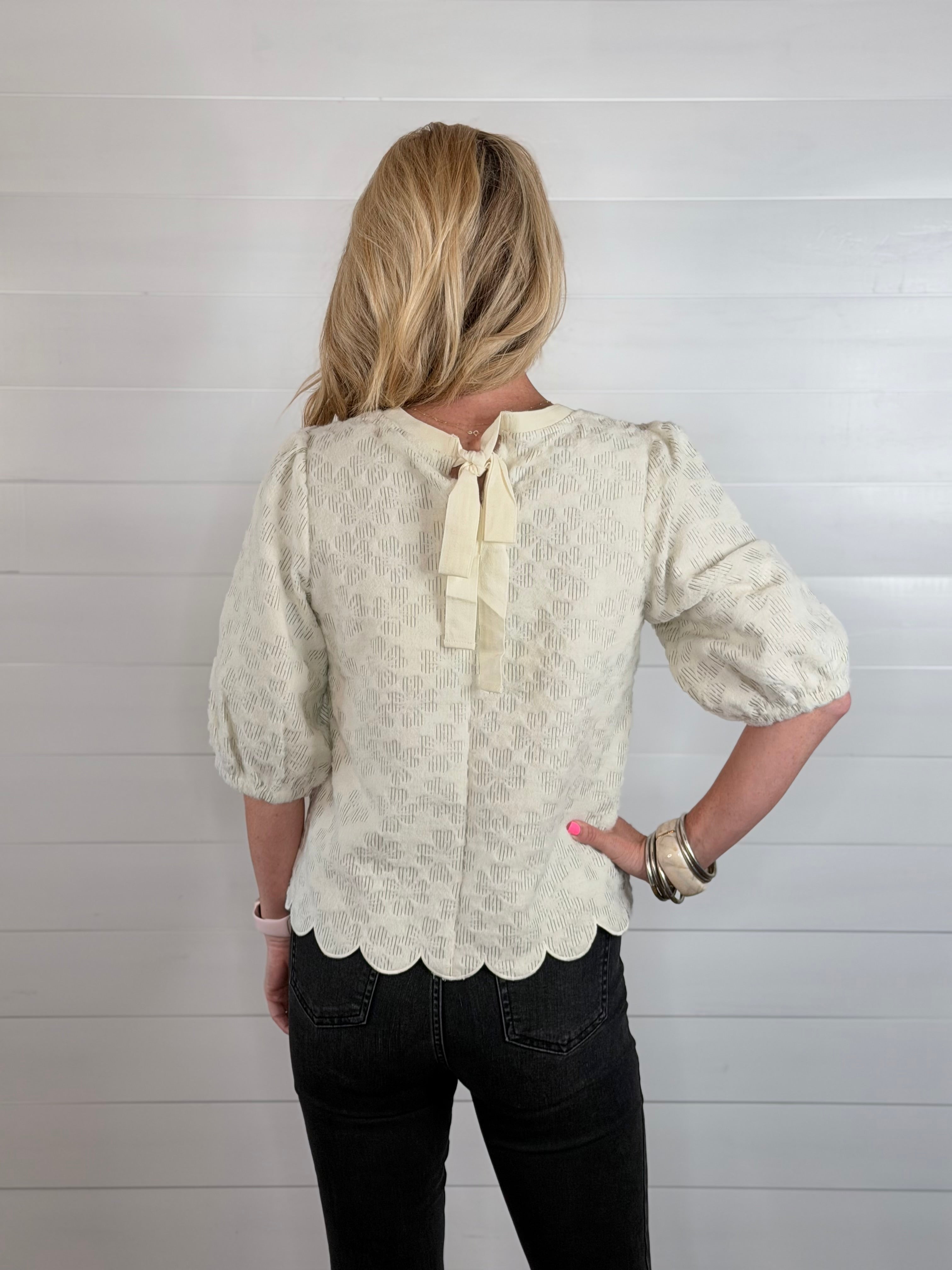 TEXTURED FLORAL TOP