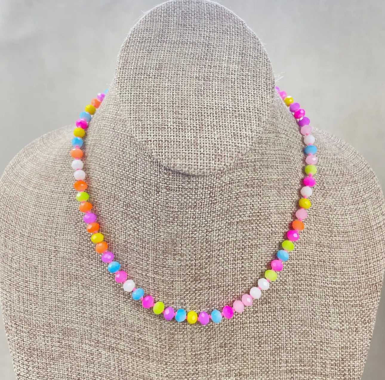BARB-MIXED NEON CRYSTAL NECKLACE