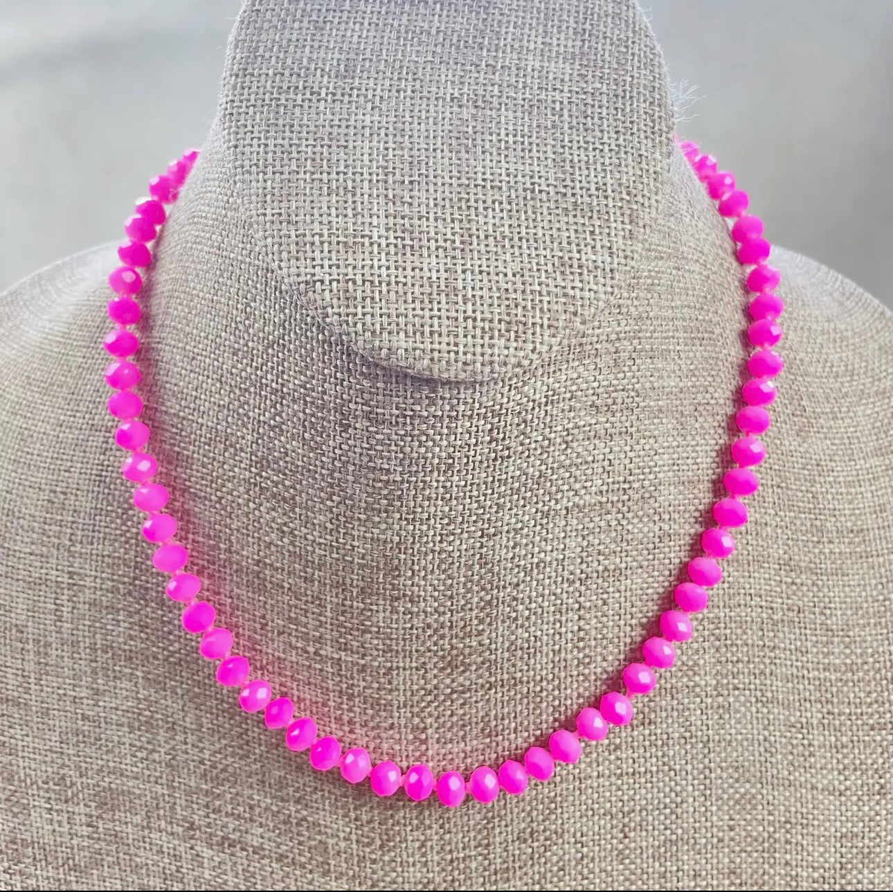 NEON PINK BEADED NECKLACE