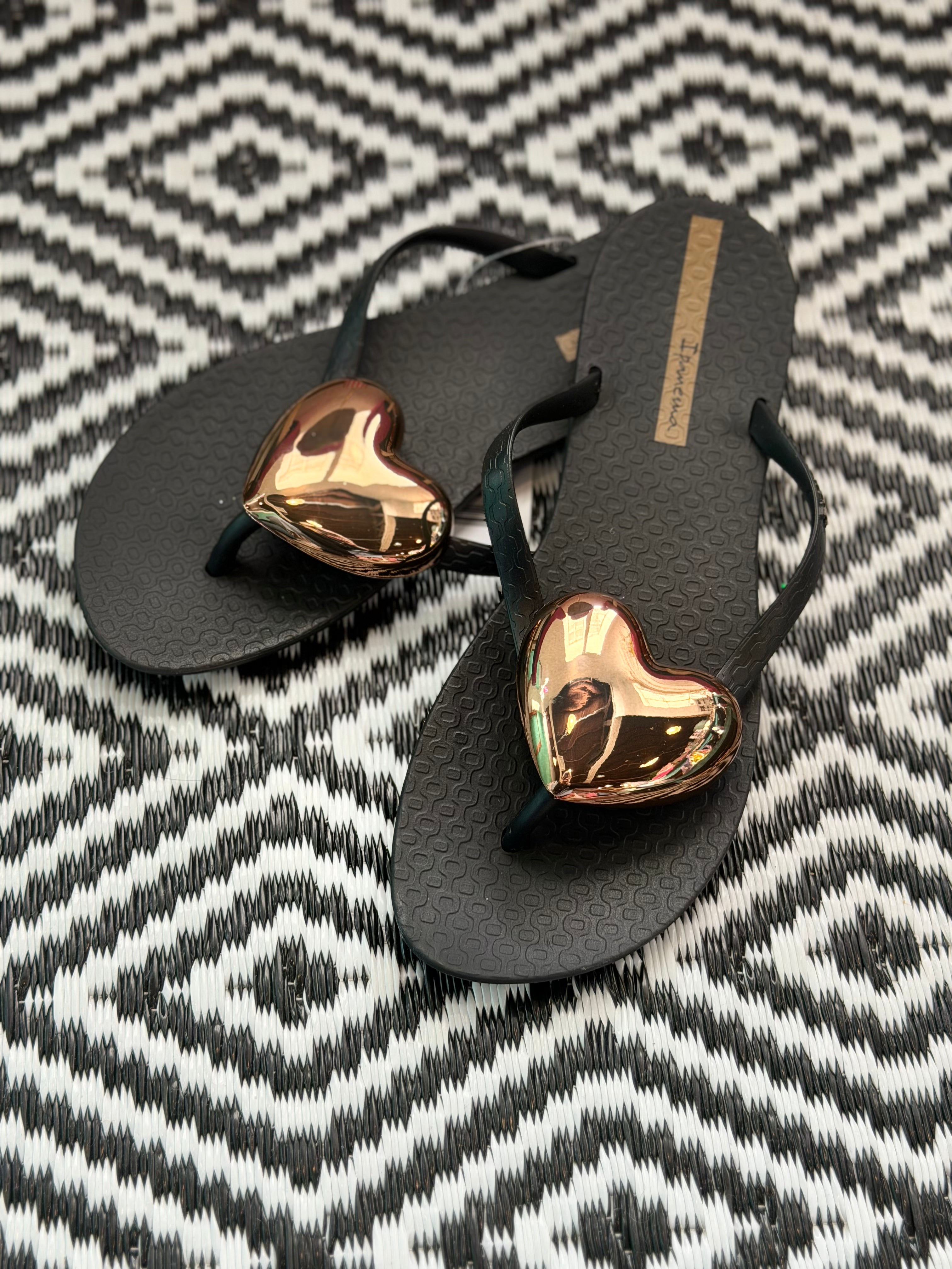 IPANEMA HEART FLIP FLOP-BLACK