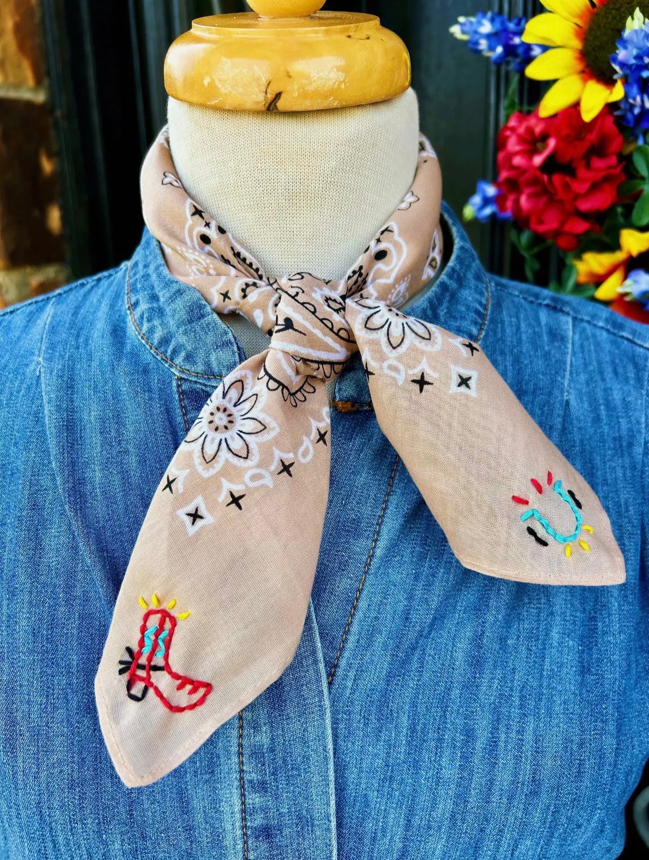LUCKY BOOTS BANDANA