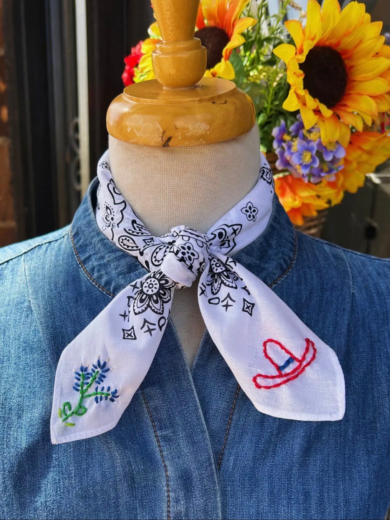 HATS & BLUEBONNETS BANDANA