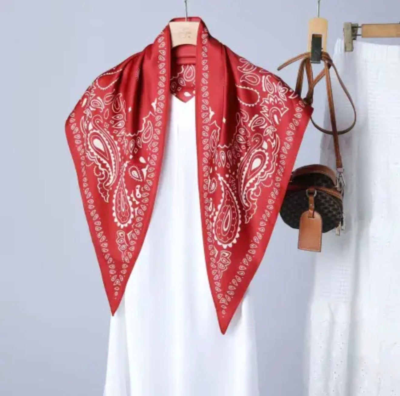 PAISLEY TRIANGLE SCARF