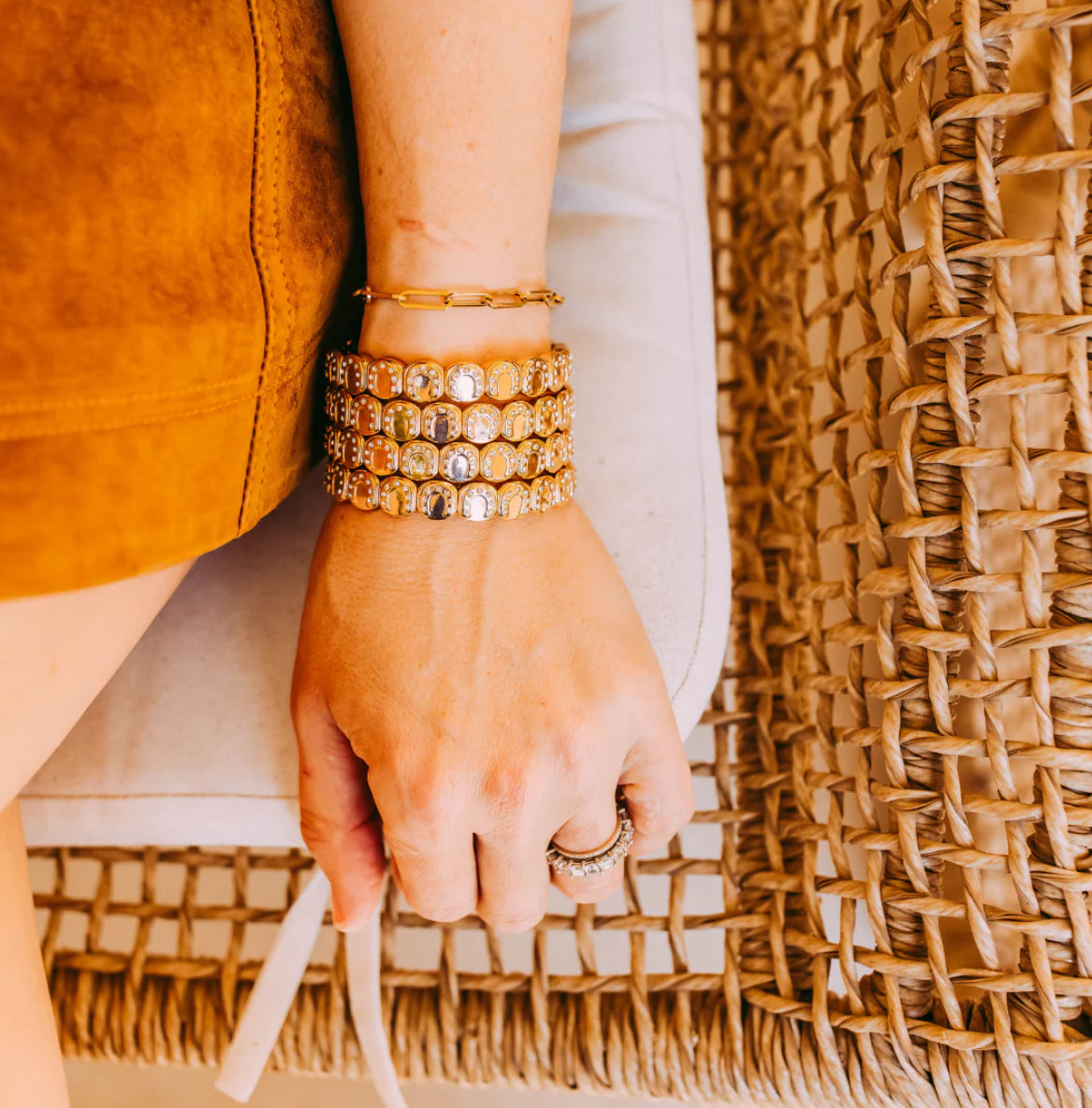 LUCKY HORSE SHOE BRACELET-GOLD