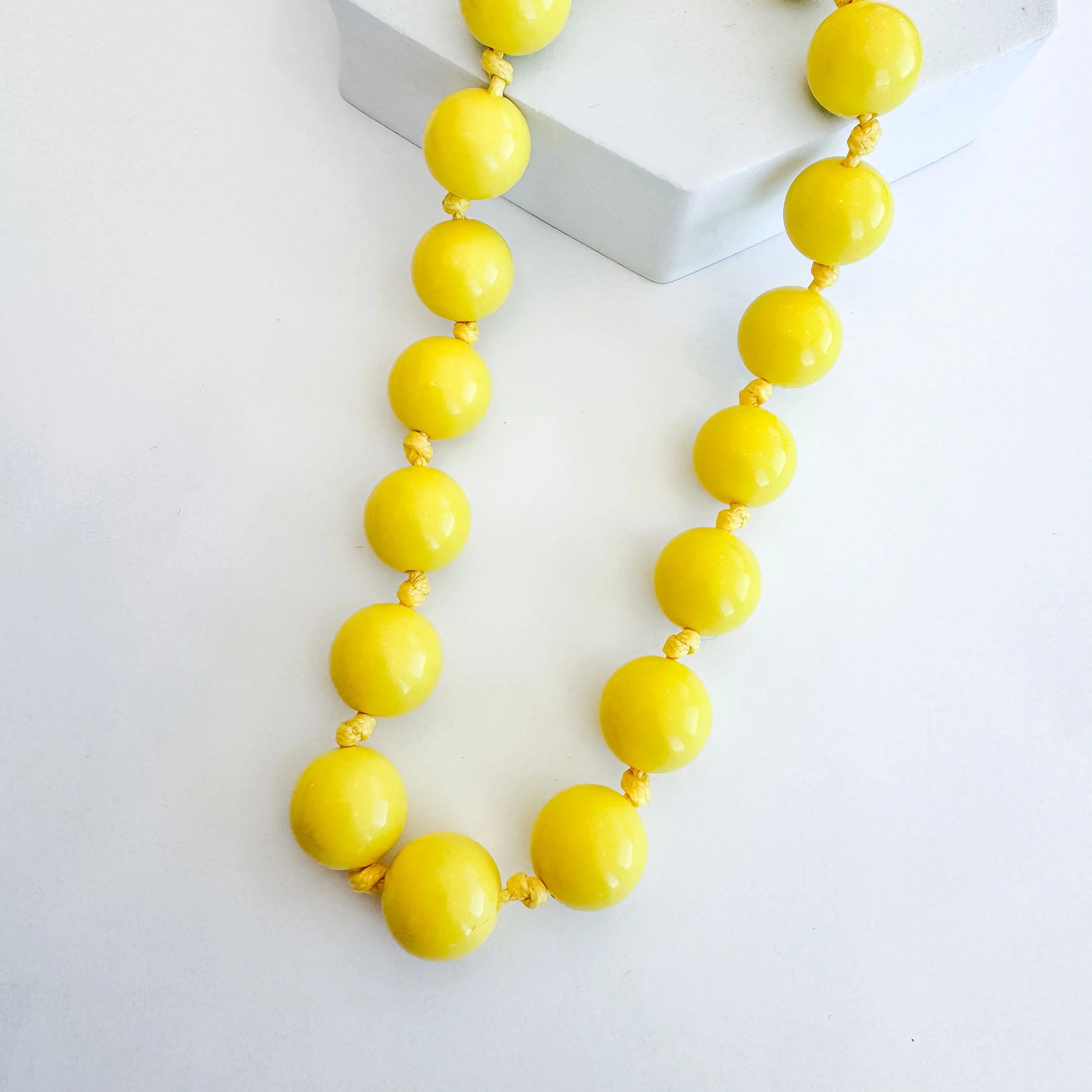 YELLOW BUBBLEGUM NECKLACE