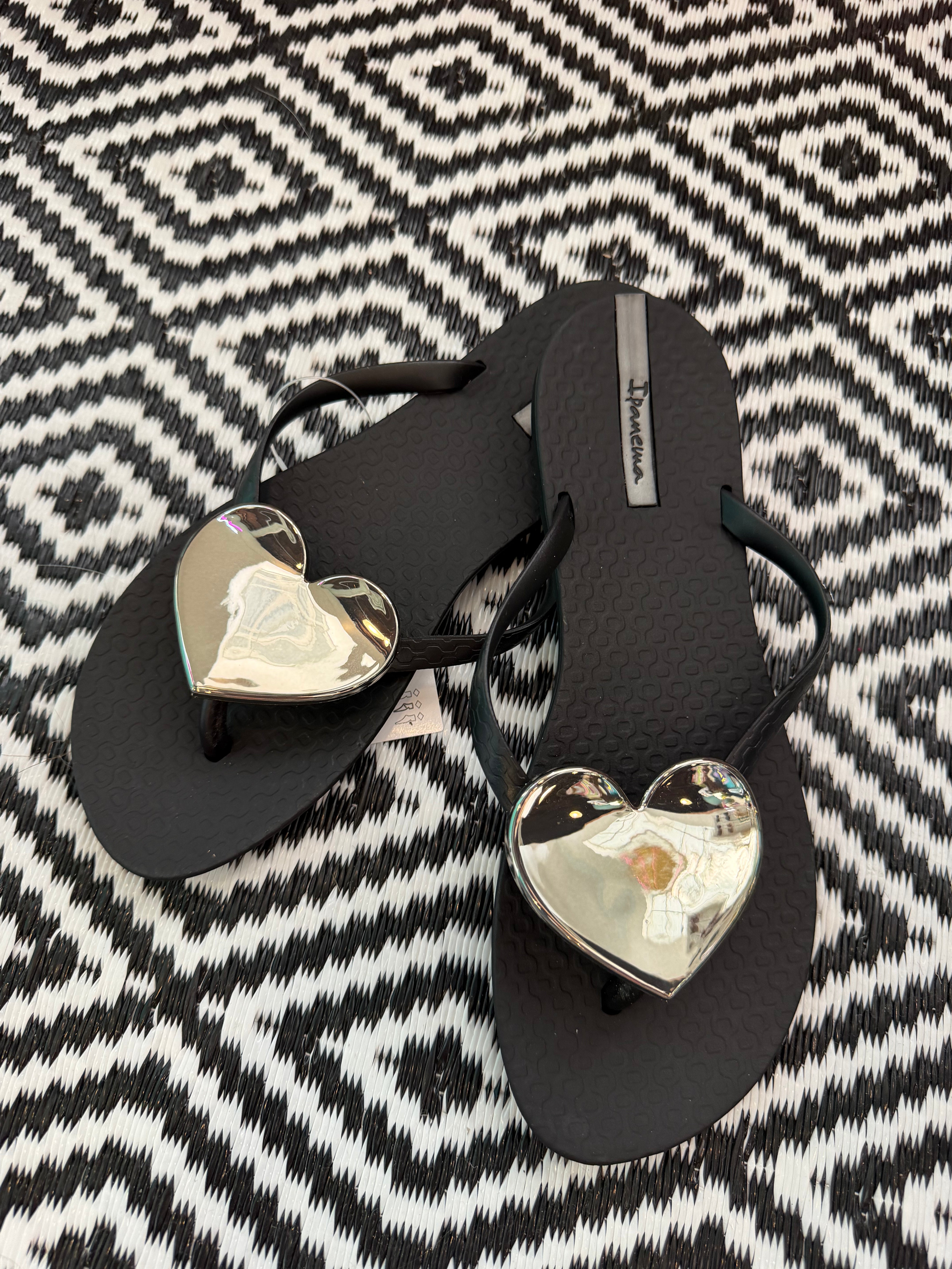 IPANEMA HEART FLIP FLOP-BLACK/SILVER