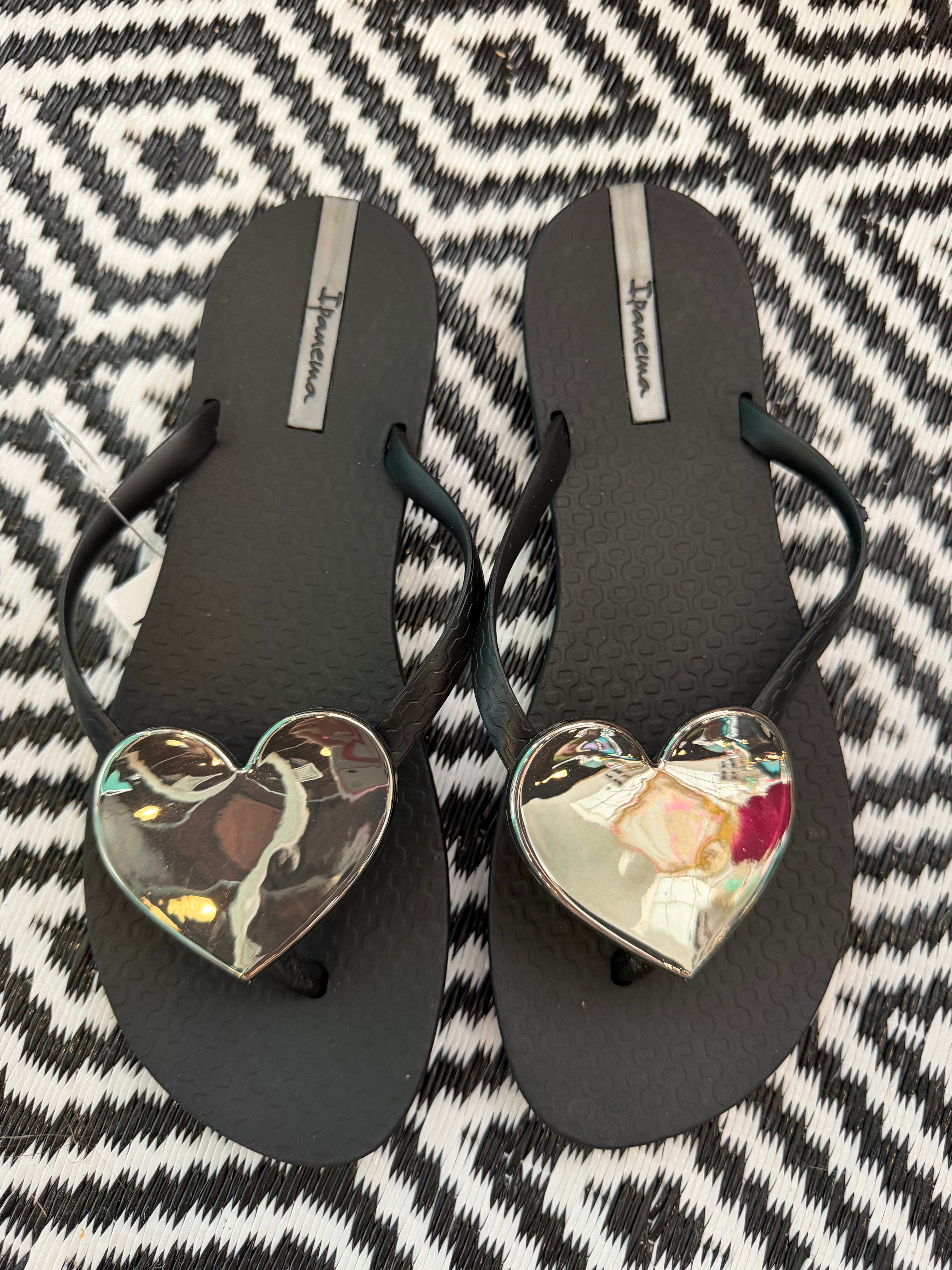 IPANEMA HEART FLIP FLOP-BLACK/SILVER
