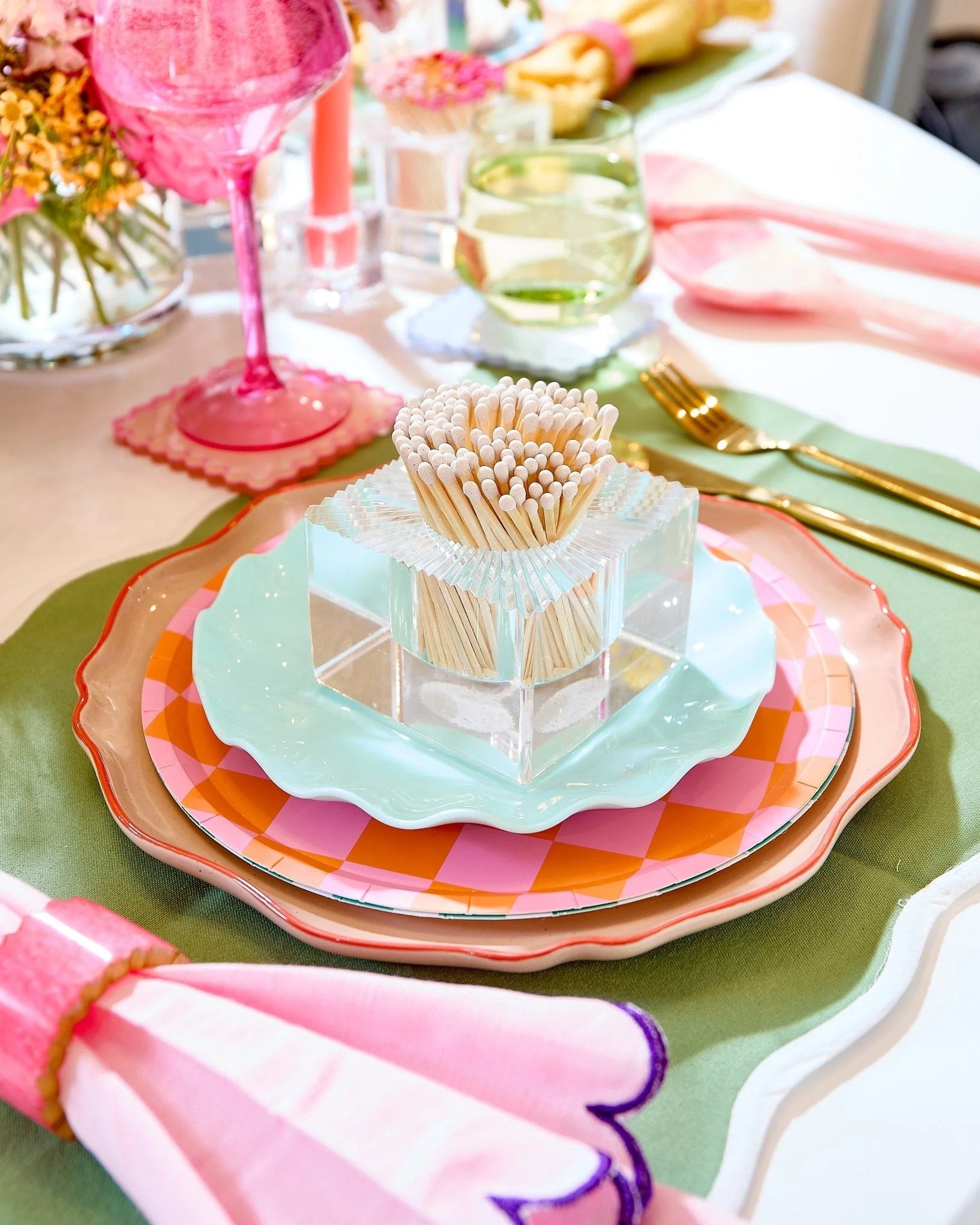 SQAURE MATCH STRIKER-WHITE